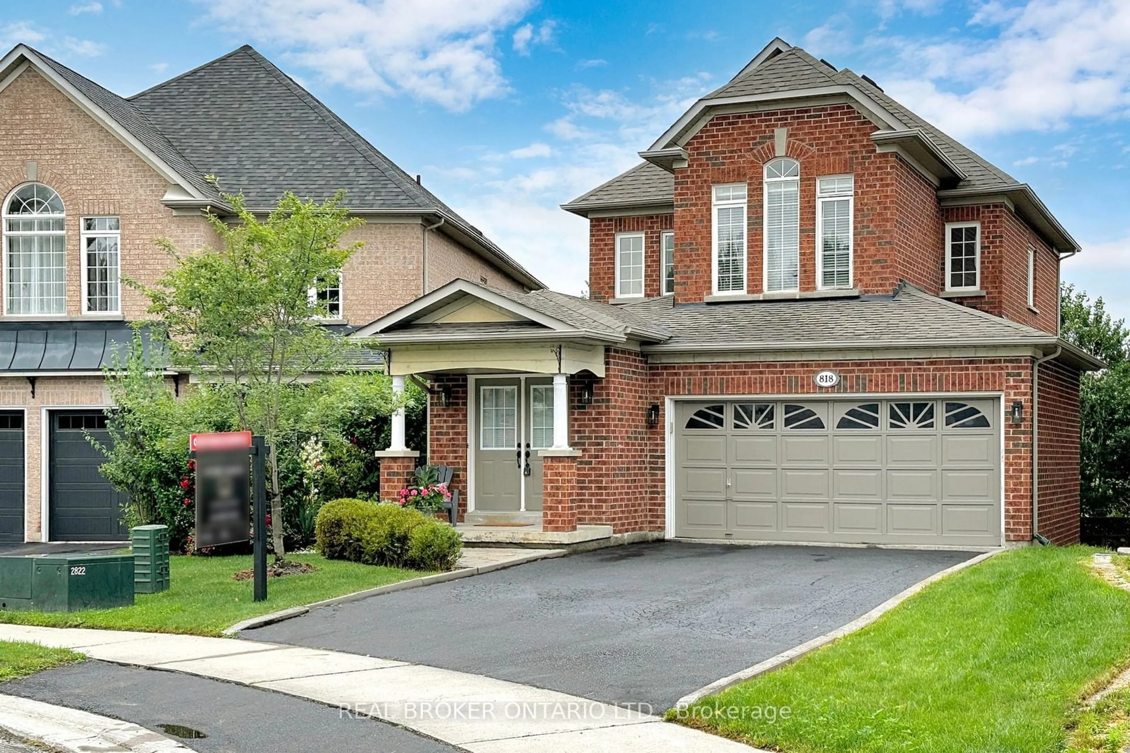 Home with brick exterior material for 818 Walsh Crt, Newmarket Ontario L3X 2V3