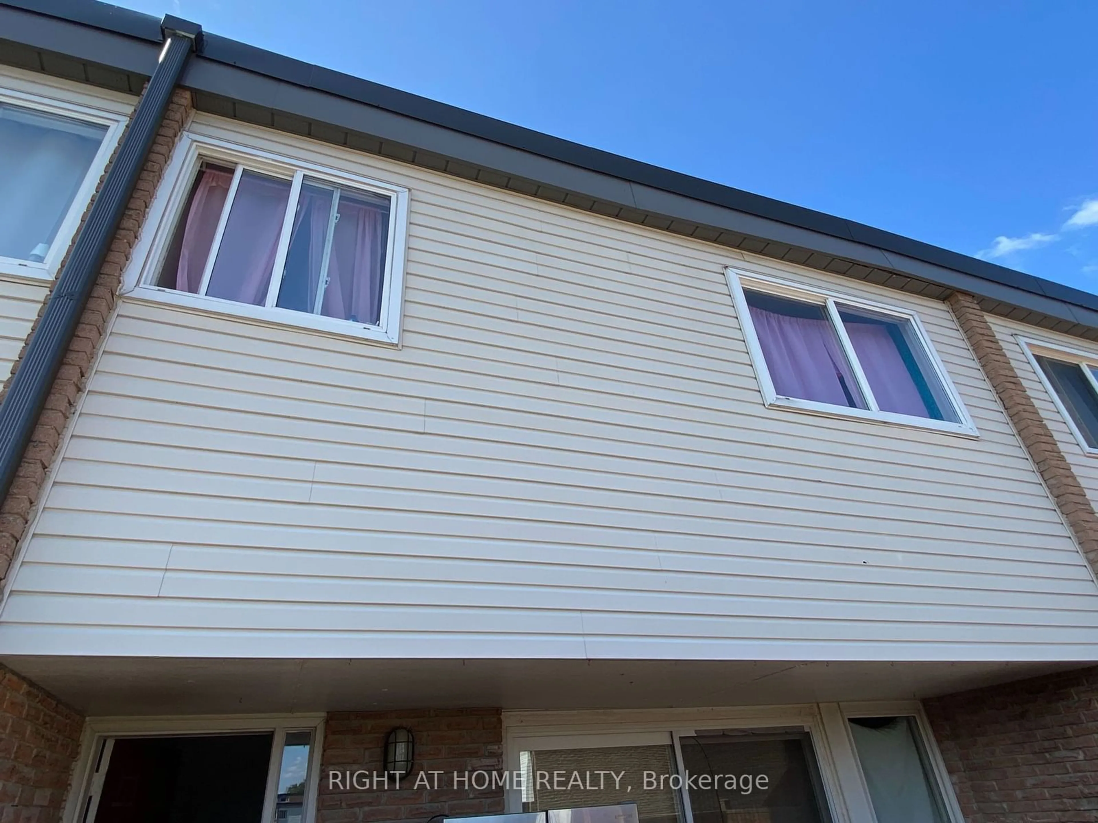 Home with vinyl exterior material for 76 Springfair Ave, Aurora Ontario L4G 3M2
