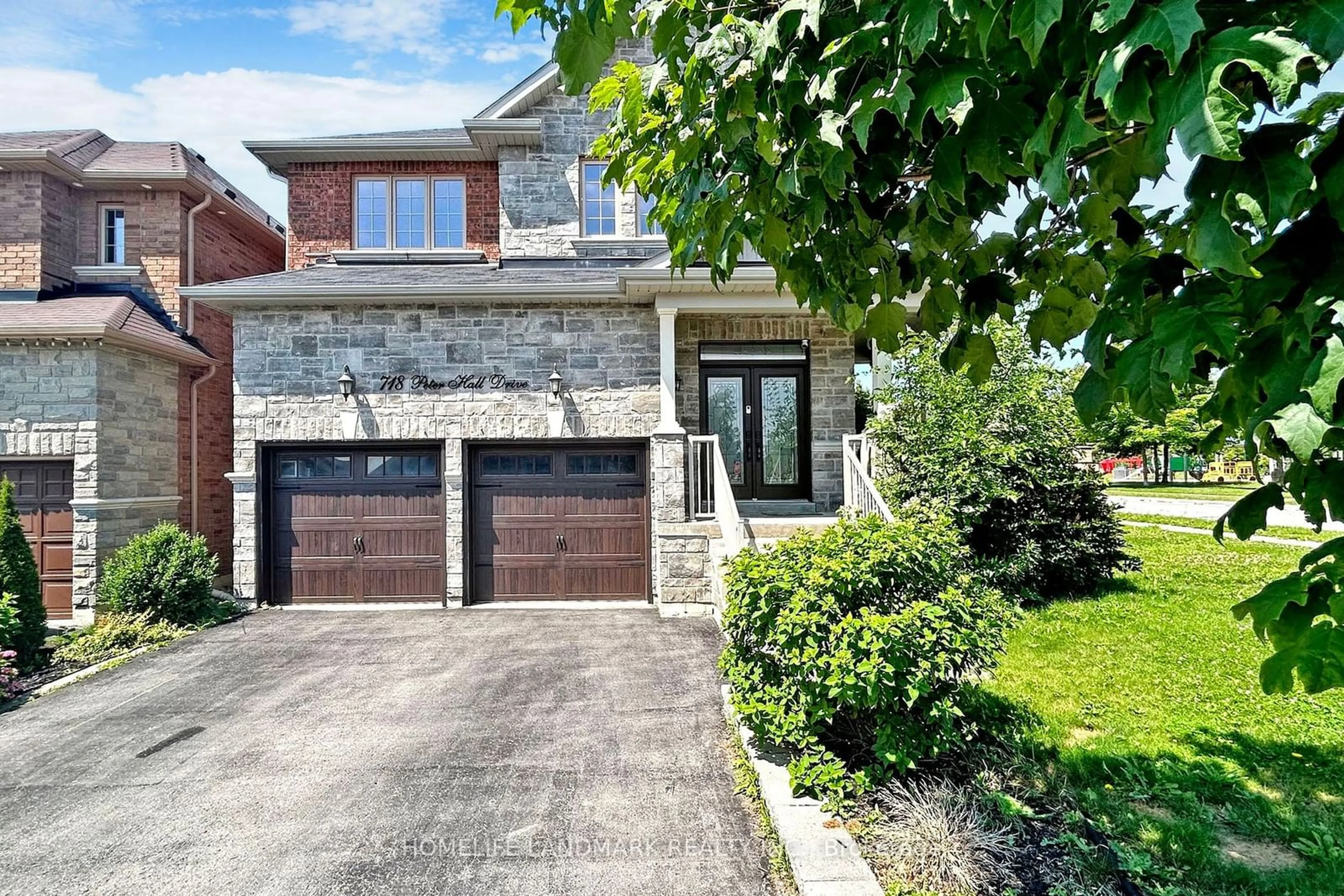 Home with brick exterior material for 718 Peter Hall Dr, Newmarket Ontario L3X 2T1