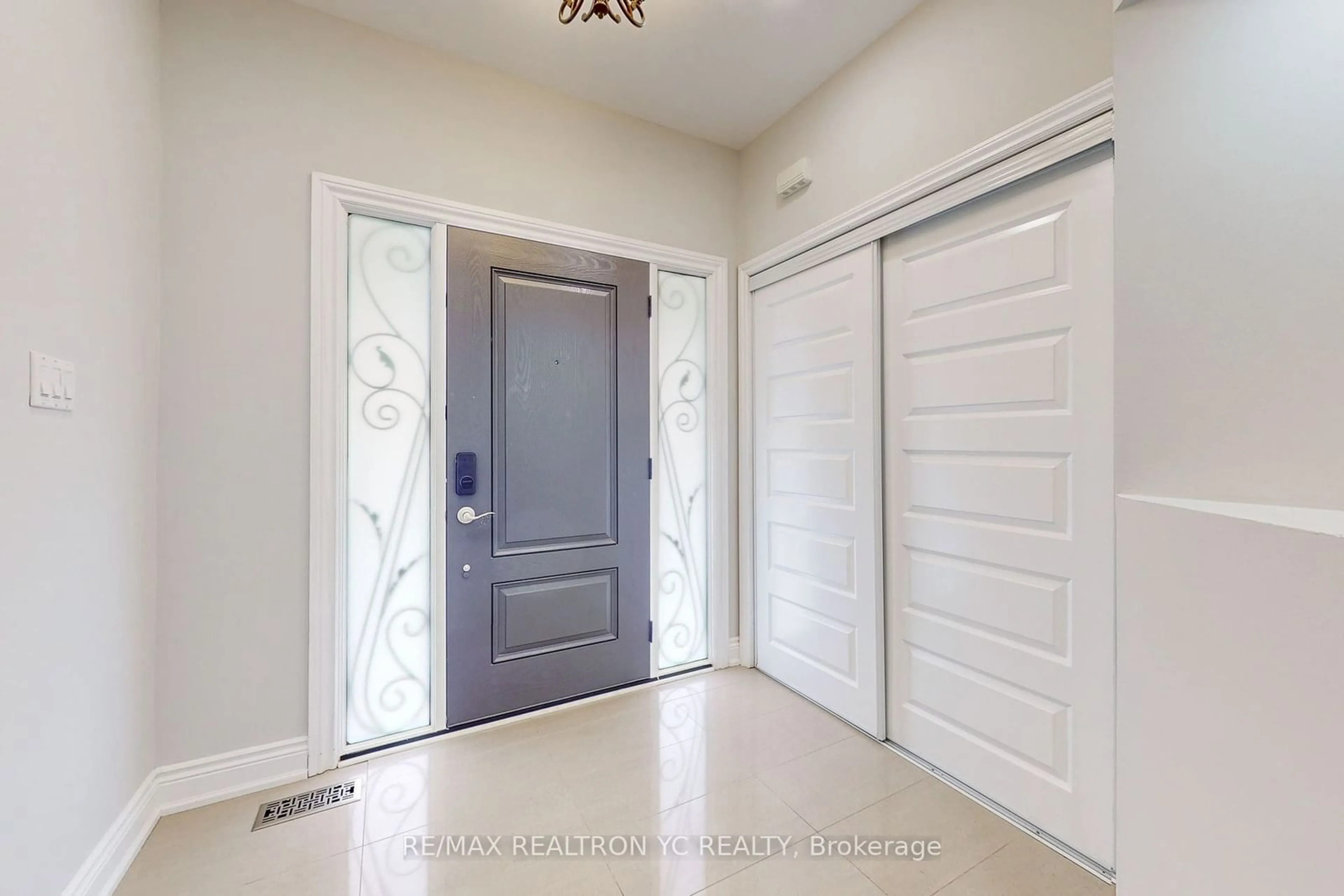 Indoor entryway for 5 Oland Dr, Vaughan Ontario L4H 2H3