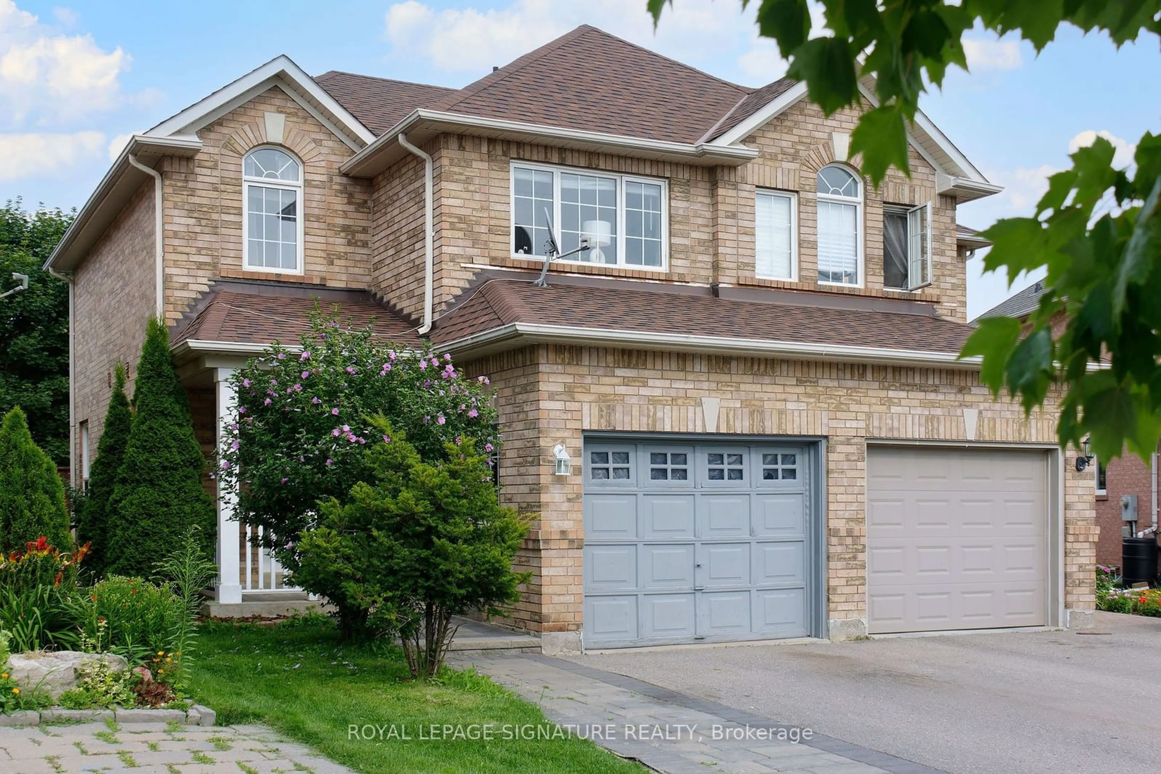 Home with brick exterior material for 39 Hacienda Dr, Richmond Hill Ontario L4E 3W8