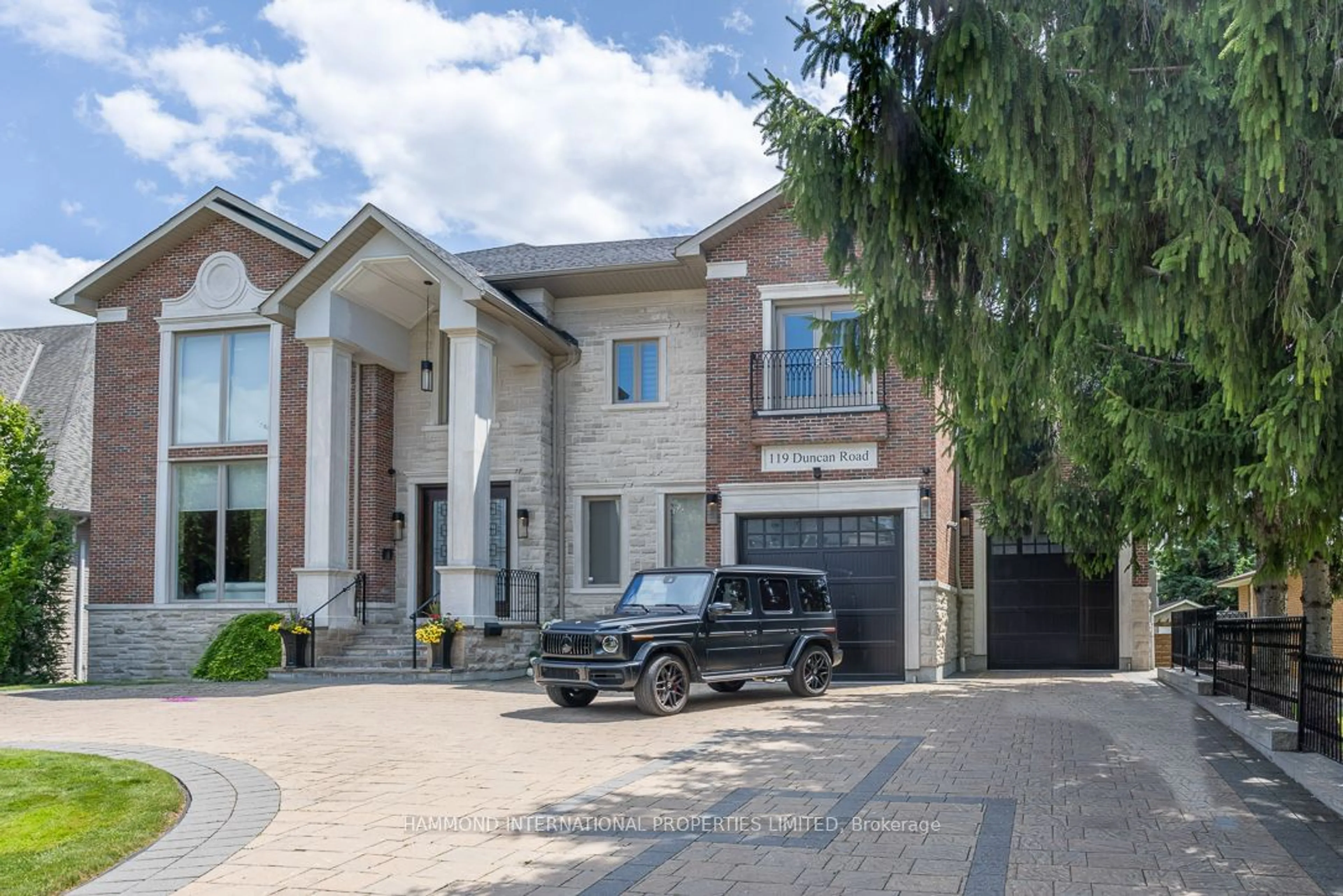 Outside view for 119 Duncan Rd, Richmond Hill Ontario L4C 6J4