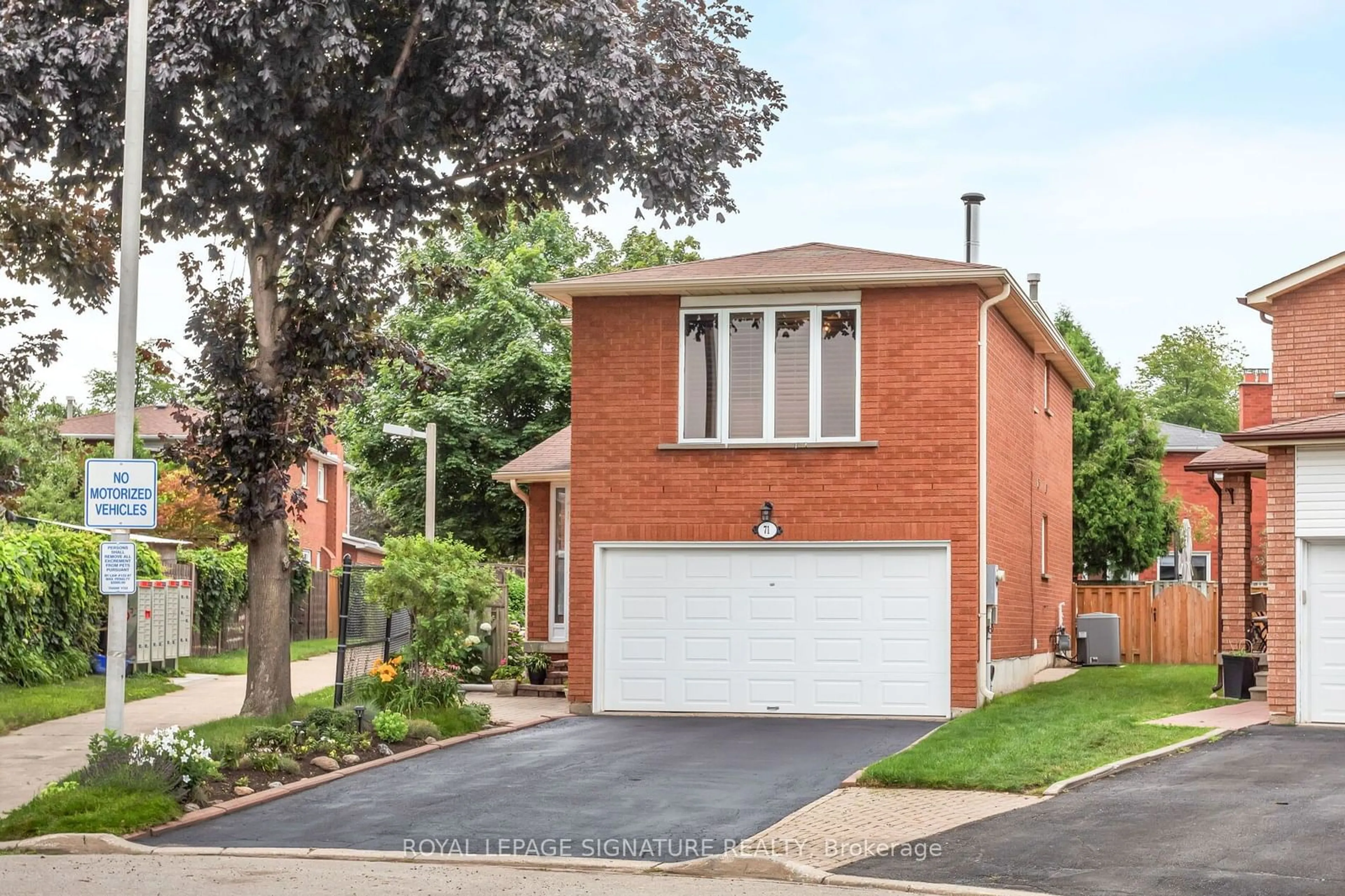 Home with brick exterior material for 71 Keefer Crt, Vaughan Ontario L4J 5Y1