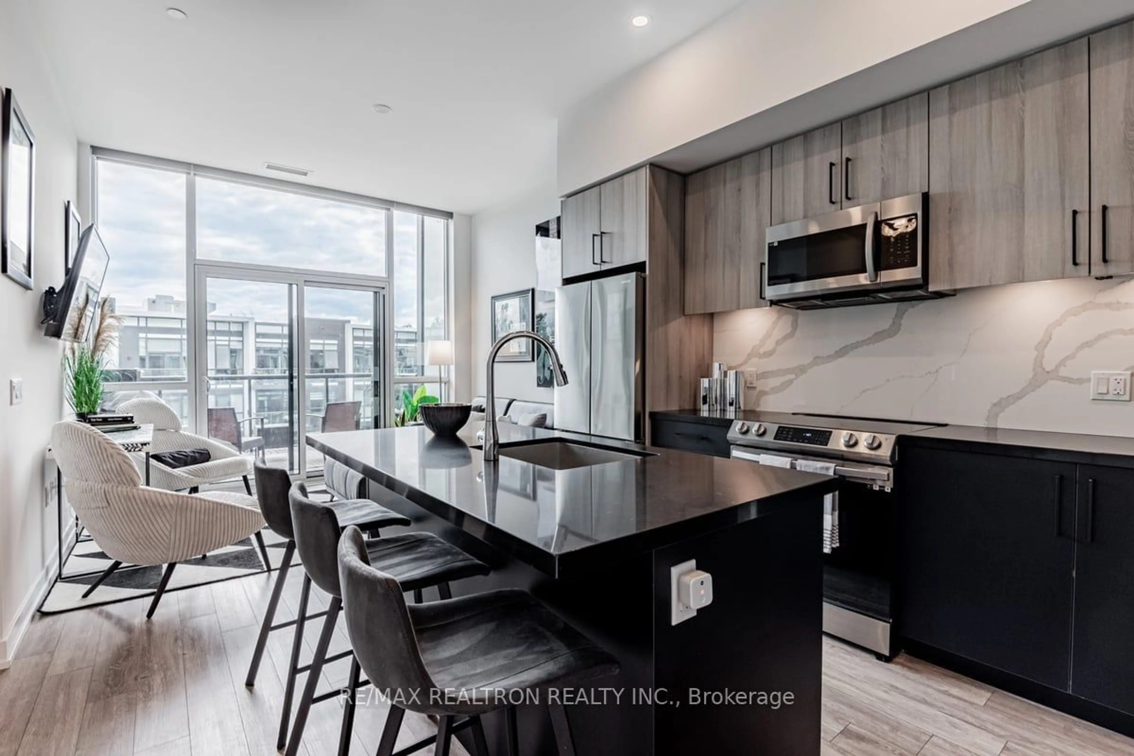 Contemporary kitchen for 415 Sea Ray Ave #419, Innisfil Ontario L9S 0R5