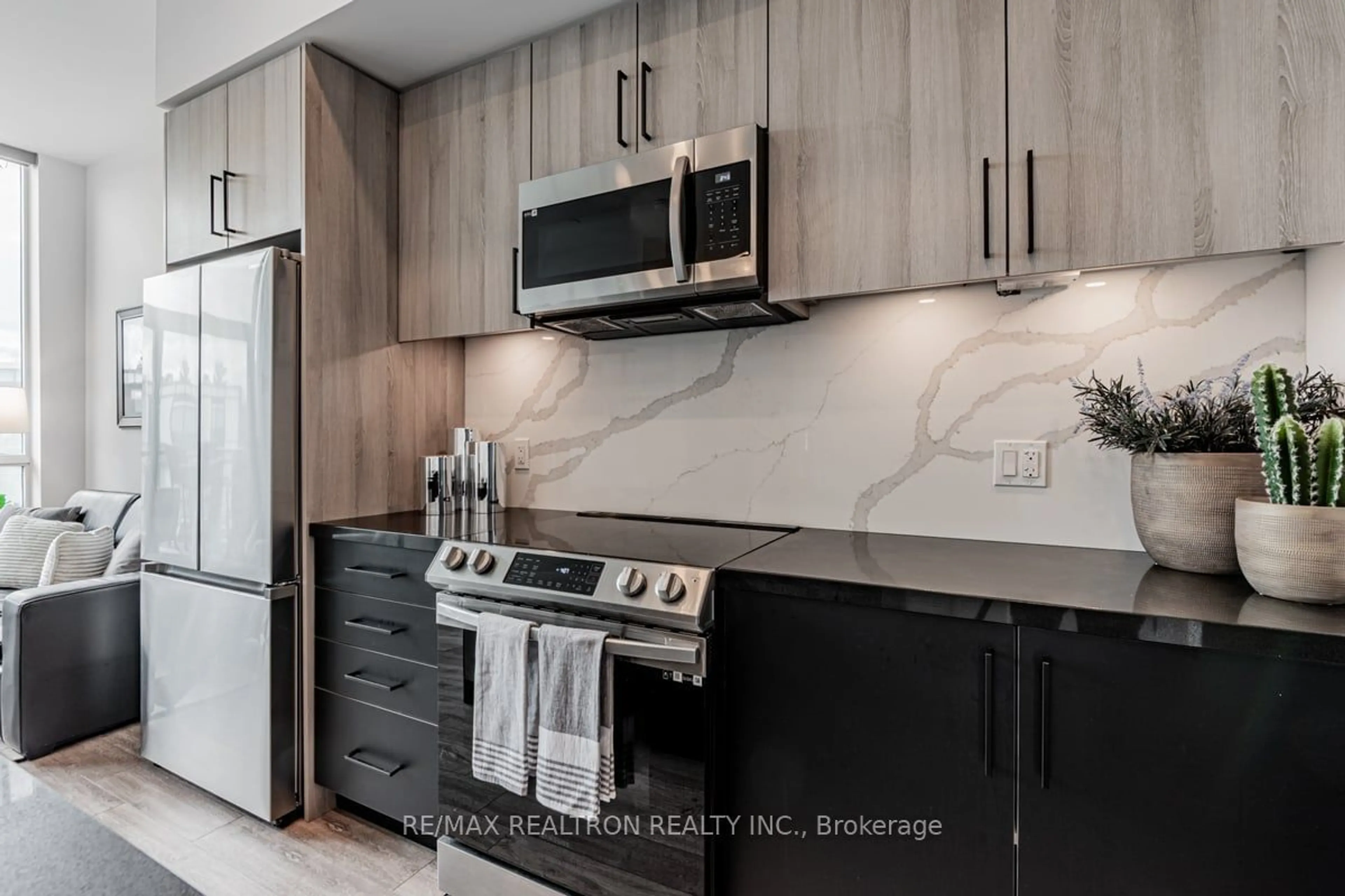 Contemporary kitchen for 415 Sea Ray Ave #419, Innisfil Ontario L9S 0R5