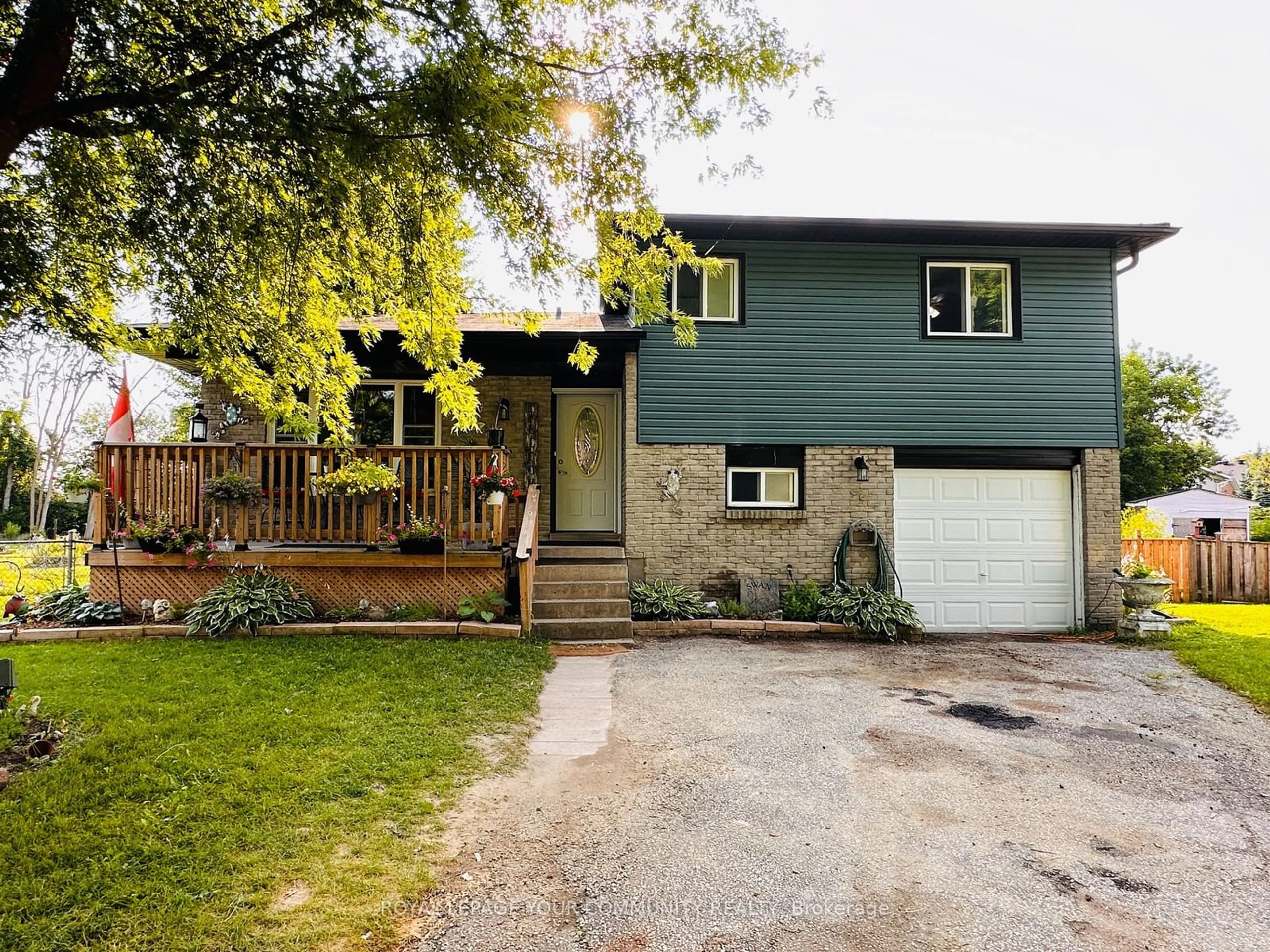 Frontside or backside of a home for 582 Highland Cres, Brock Ontario L0K 1A0