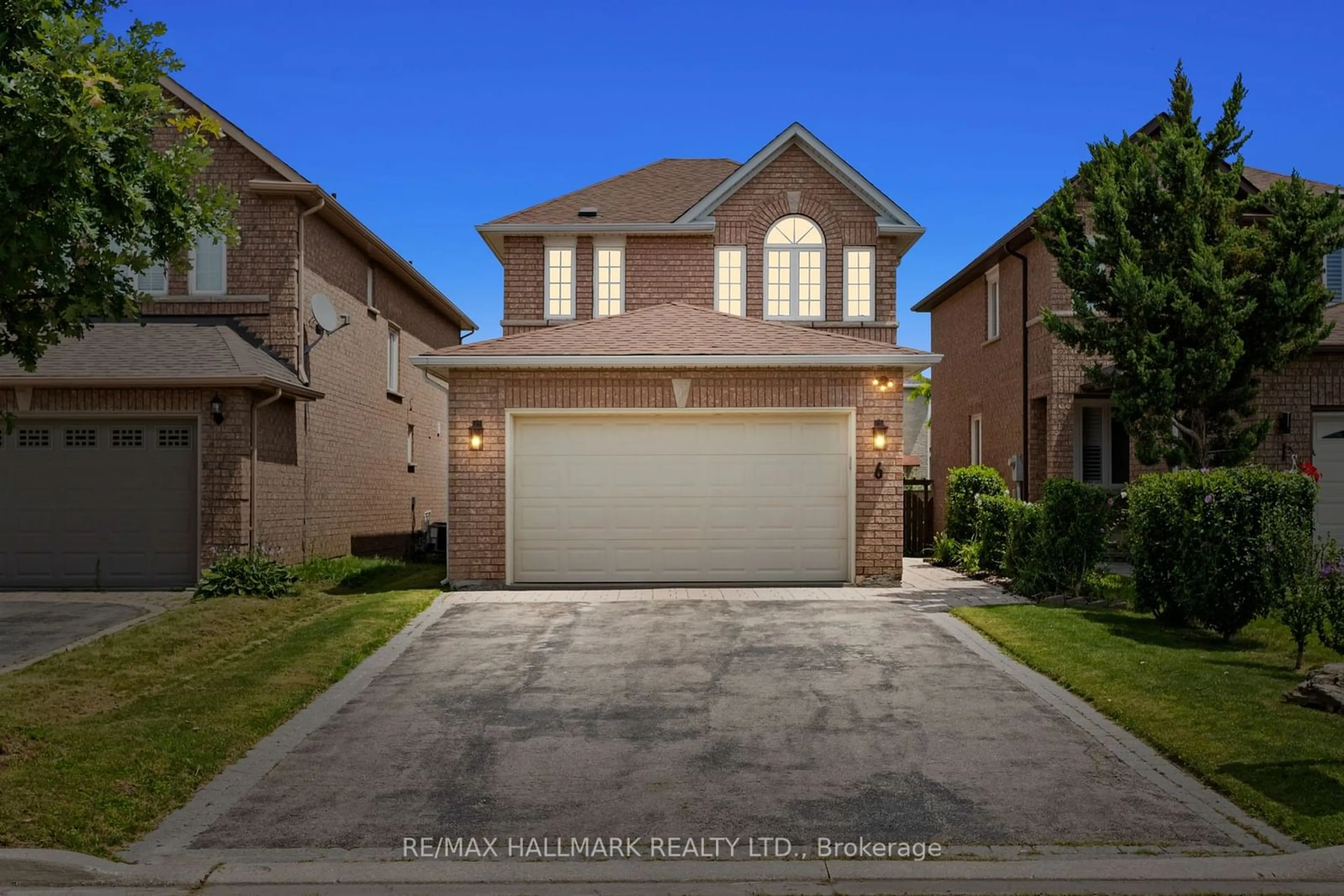 Frontside or backside of a home for 6 Woodhaven Cres, Richmond Hill Ontario L4E 3T2