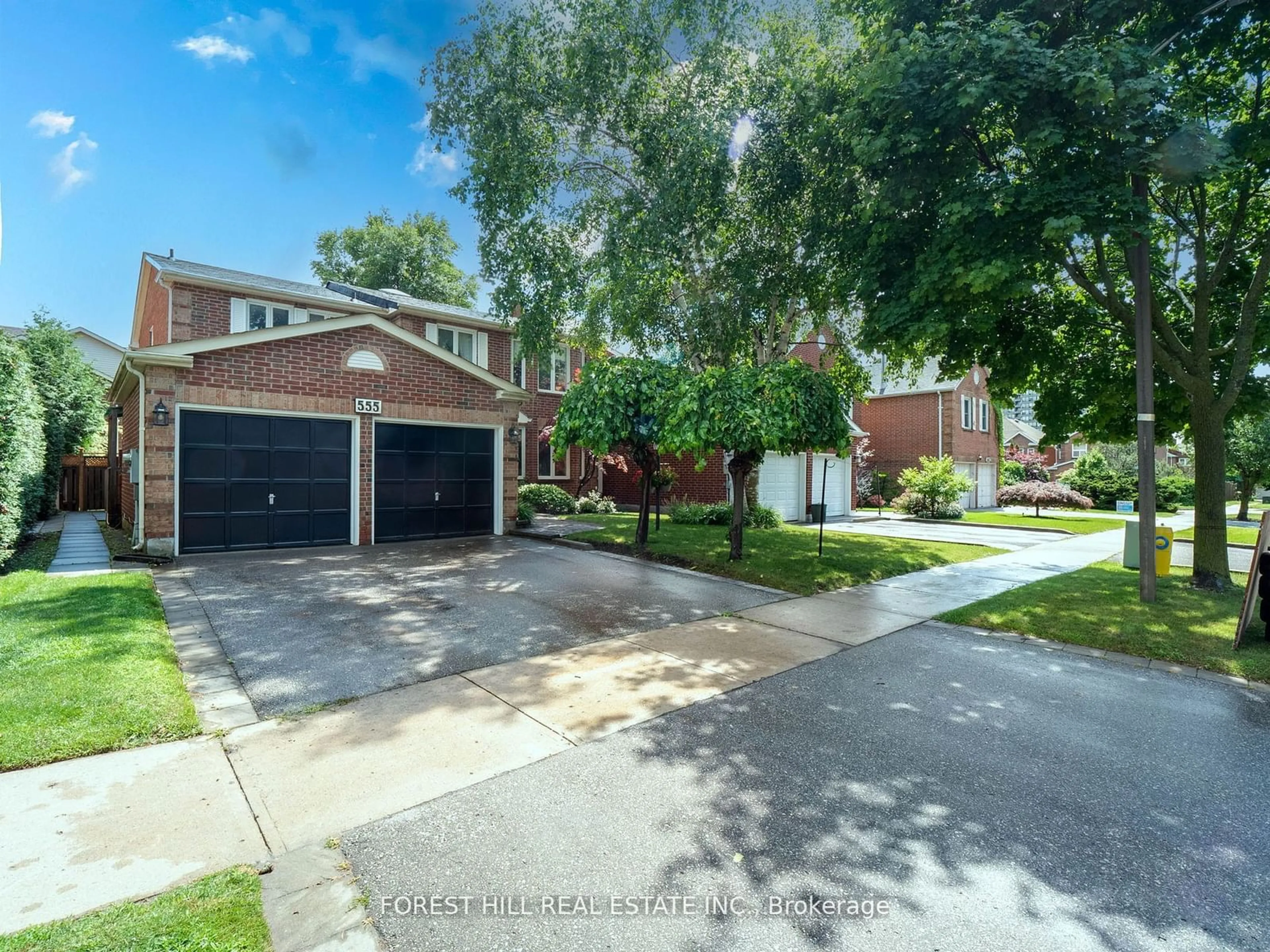 Frontside or backside of a home for 555 Spring Gate Blvd, Vaughan Ontario L4J 5B7