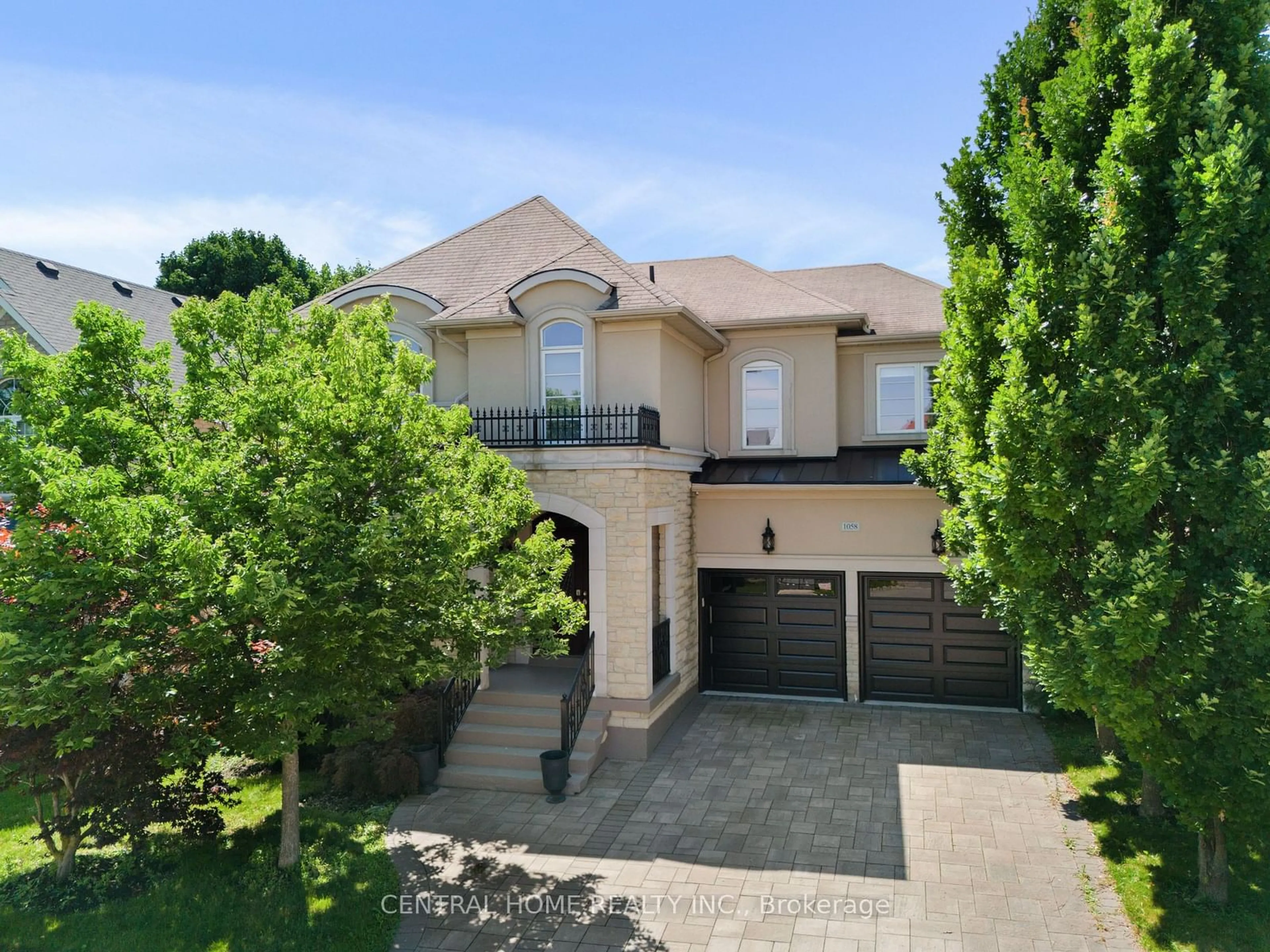 Frontside or backside of a home for 1058 Bob Scott Crt, Newmarket Ontario L3X 3L7