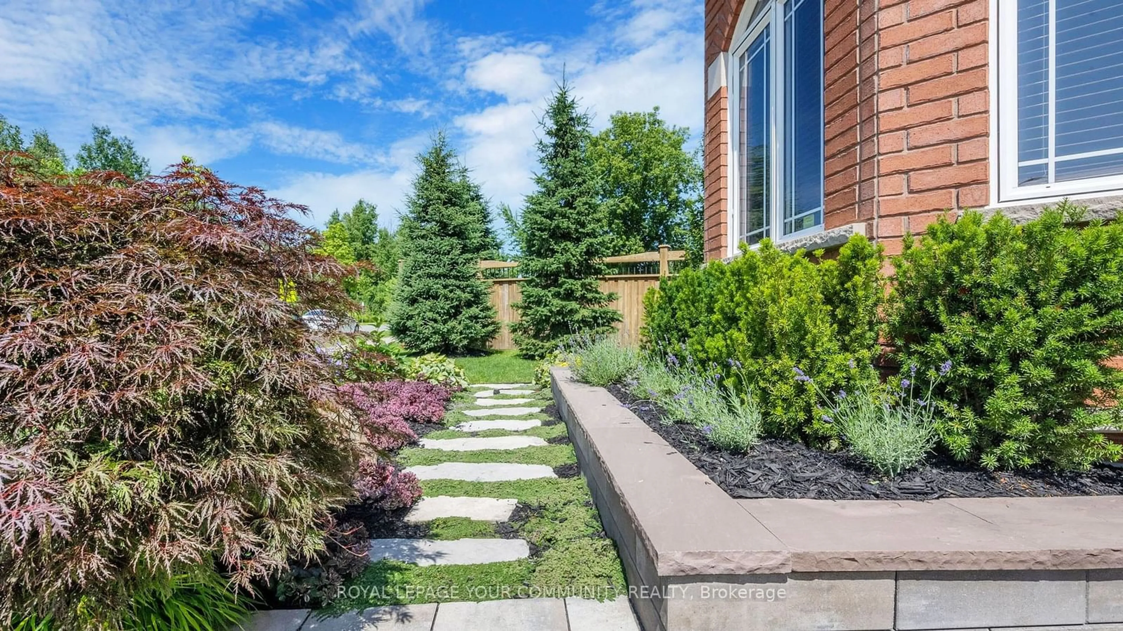 Patio for 188 Coon's Rd, Richmond Hill Ontario L4E 4R3
