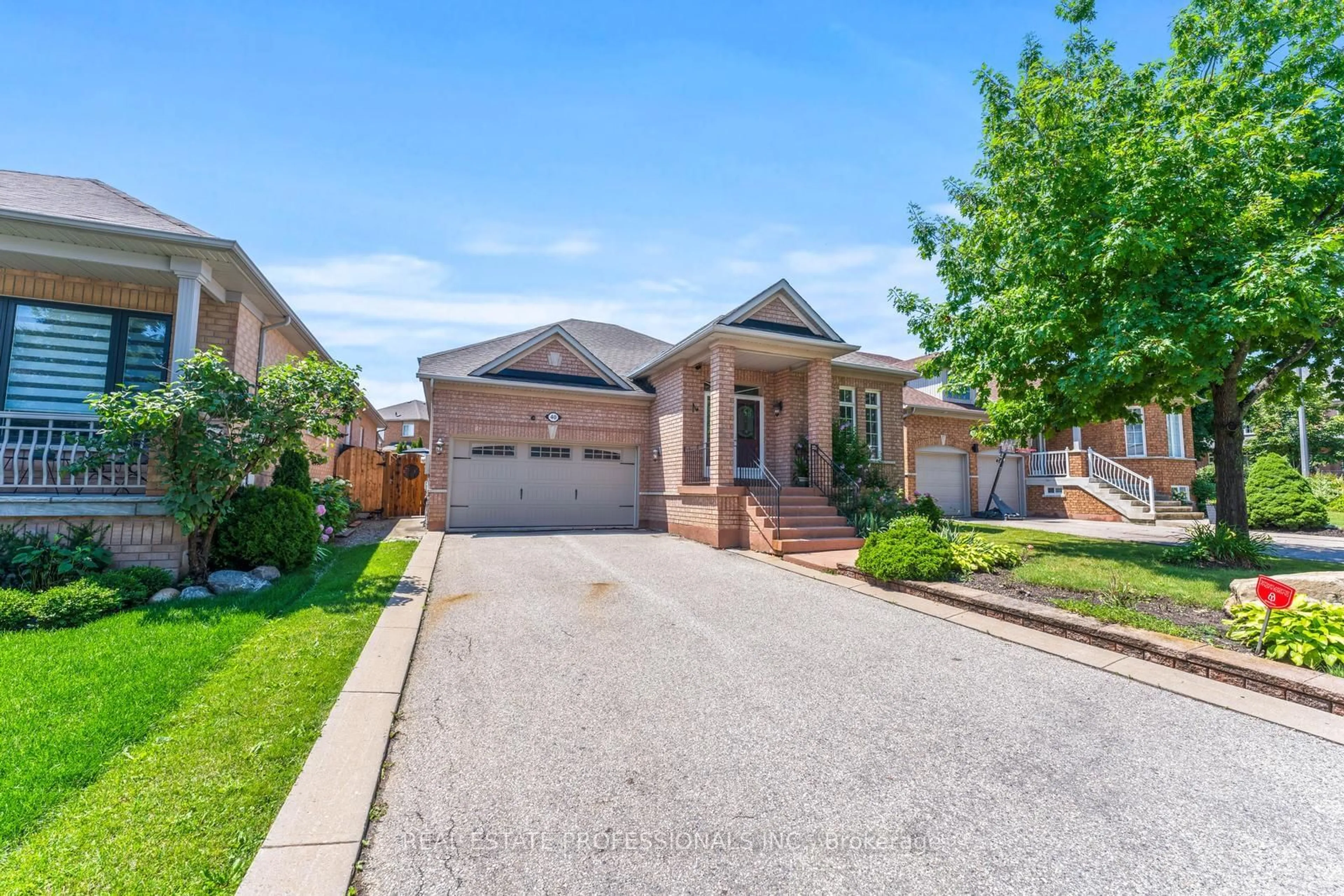 Frontside or backside of a home for 40 Via Cristina Way, Vaughan Ontario L4H 1R9