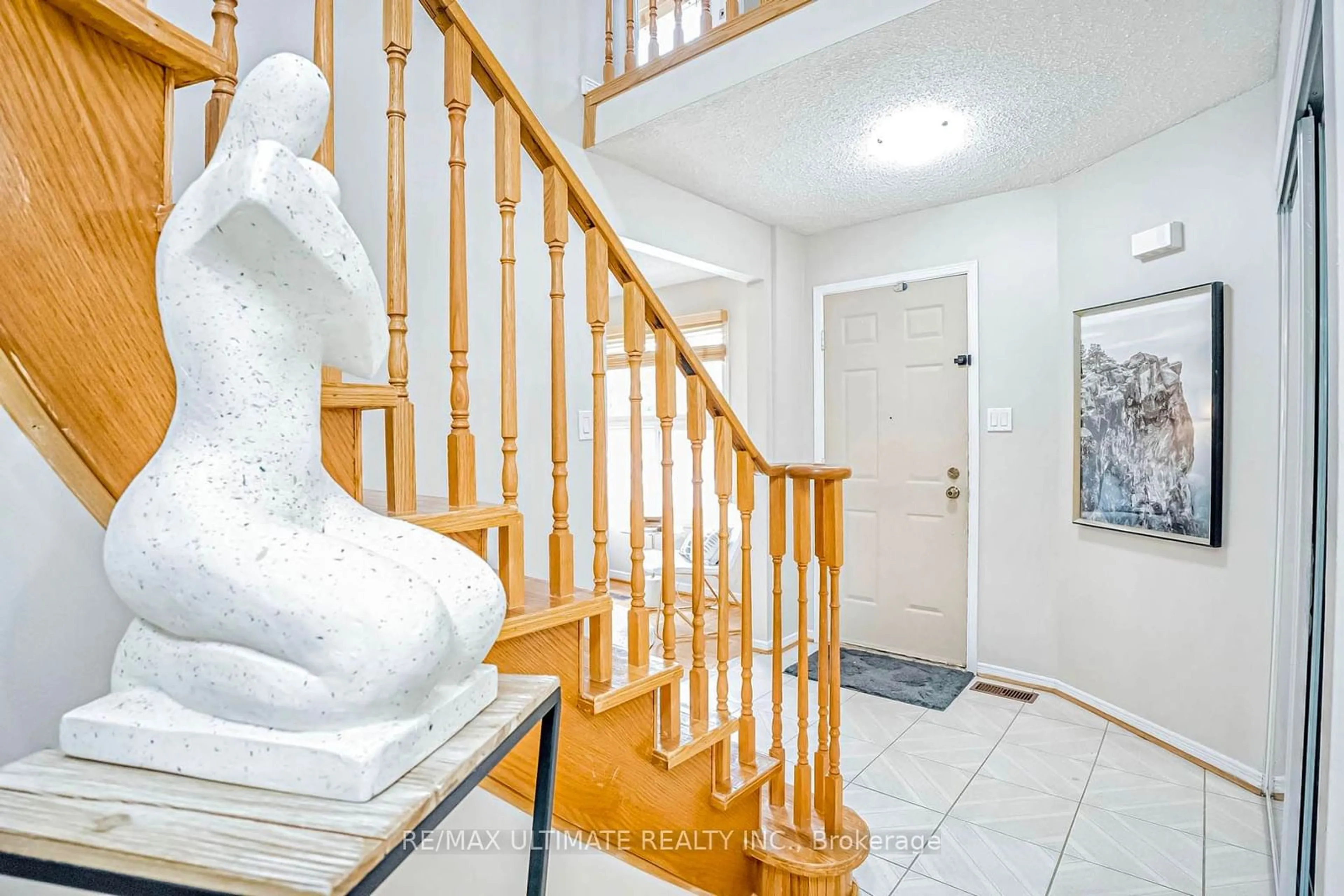 Indoor entryway for 81 Beck Dr, Markham Ontario L3P 5J1
