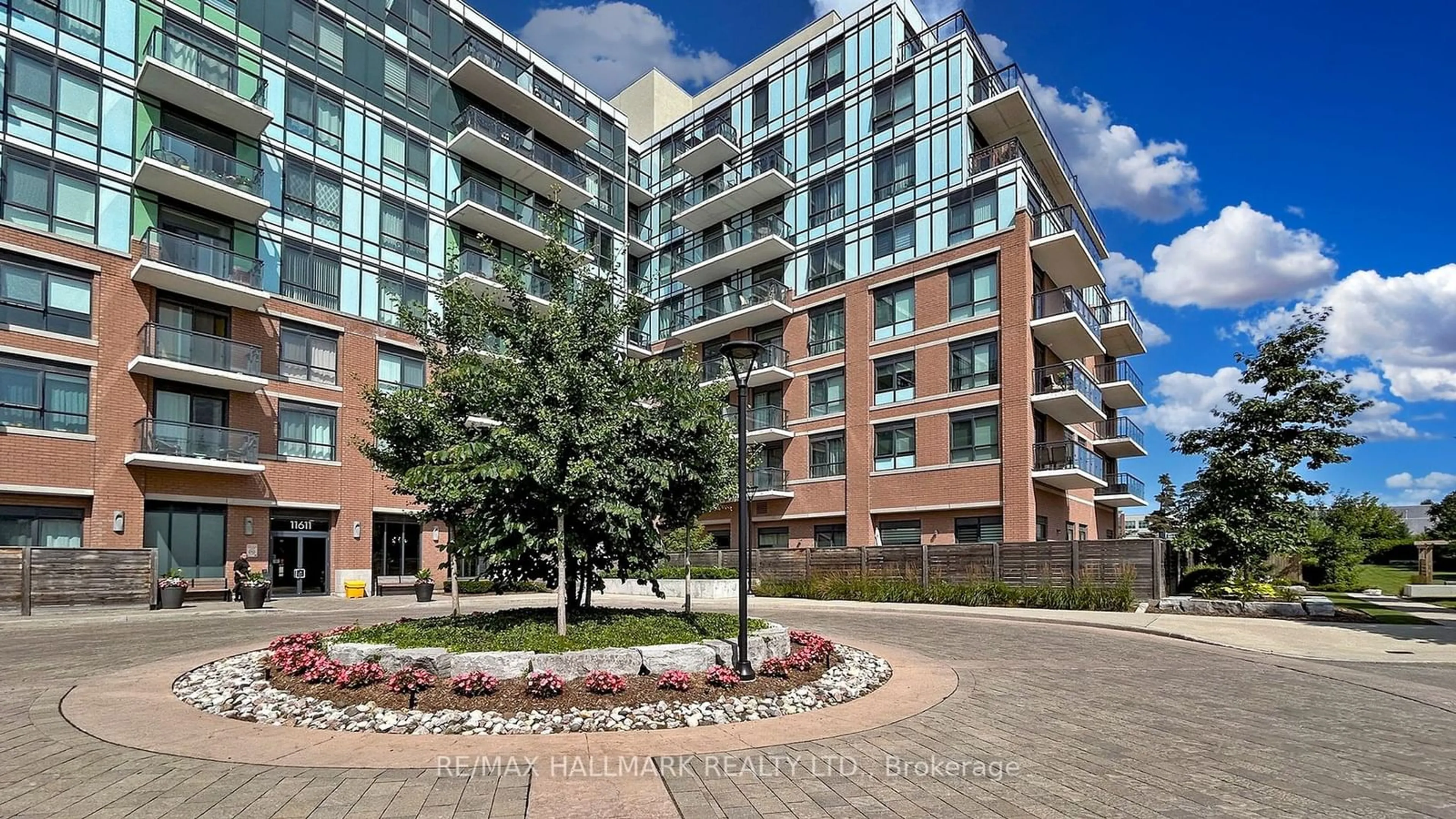 A pic from exterior of the house or condo, the front or back of building for 11611 Yonge St #110, Richmond Hill Ontario L4E 1G2