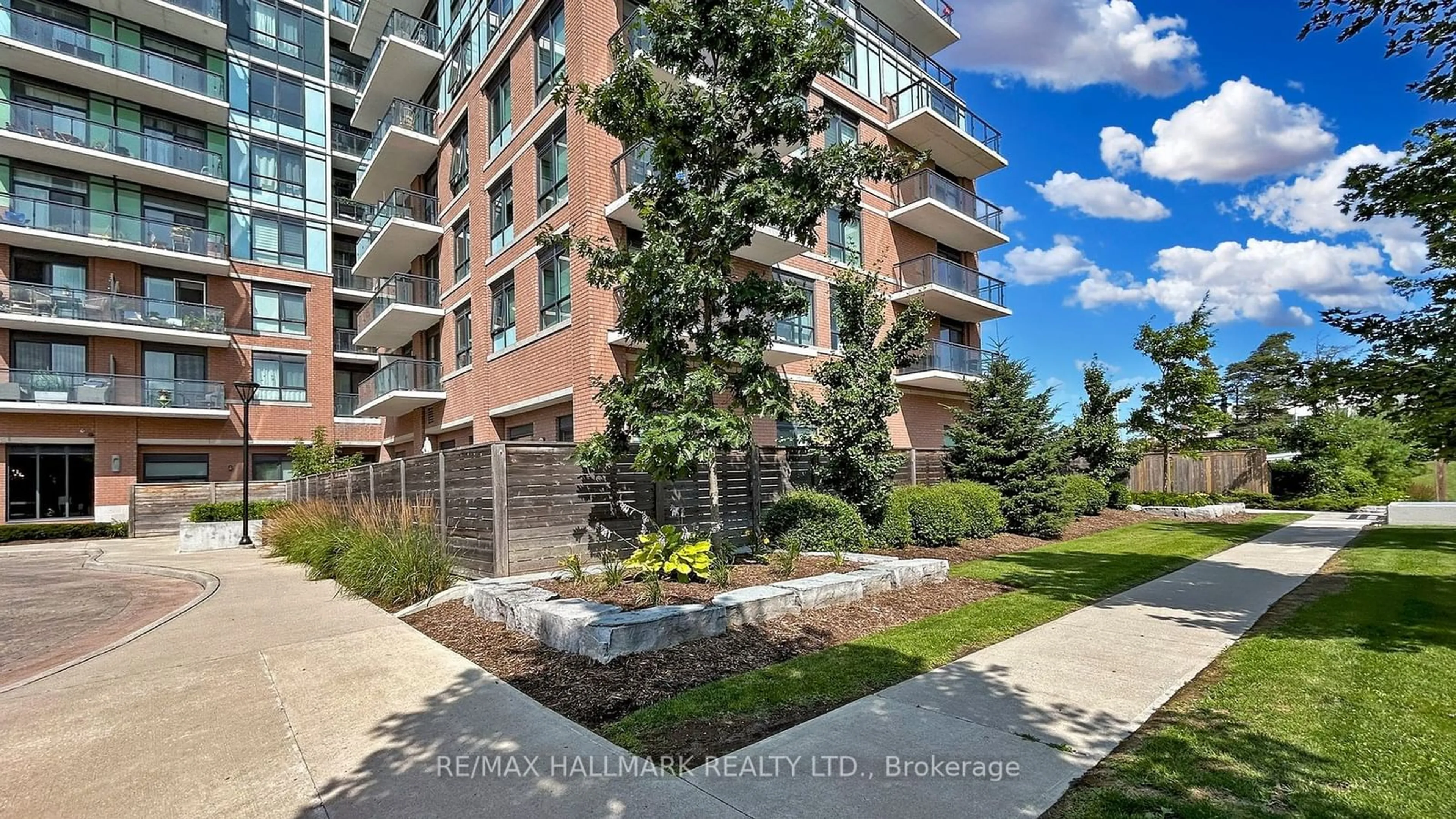 A pic from exterior of the house or condo, the fenced backyard for 11611 Yonge St #110, Richmond Hill Ontario L4E 1G2