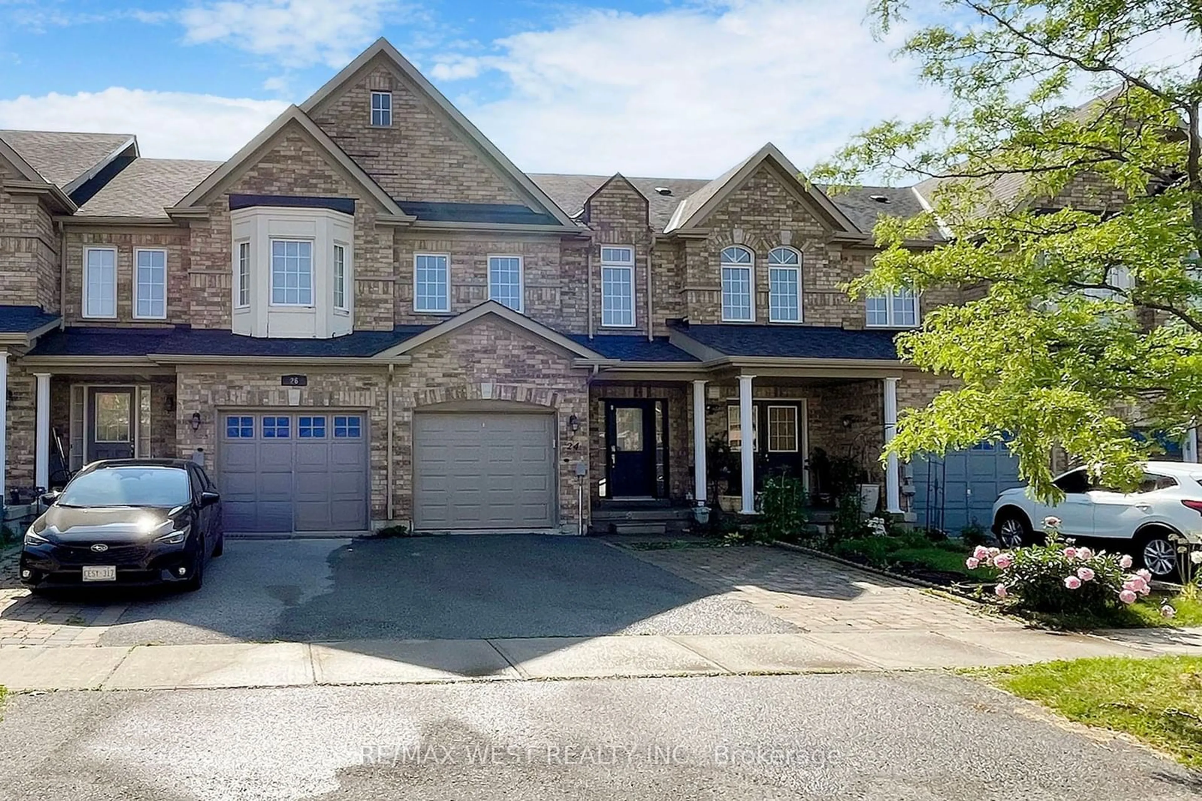 Frontside or backside of a home for 24 Crestbank Crt, Vaughan Ontario L6A 0B2