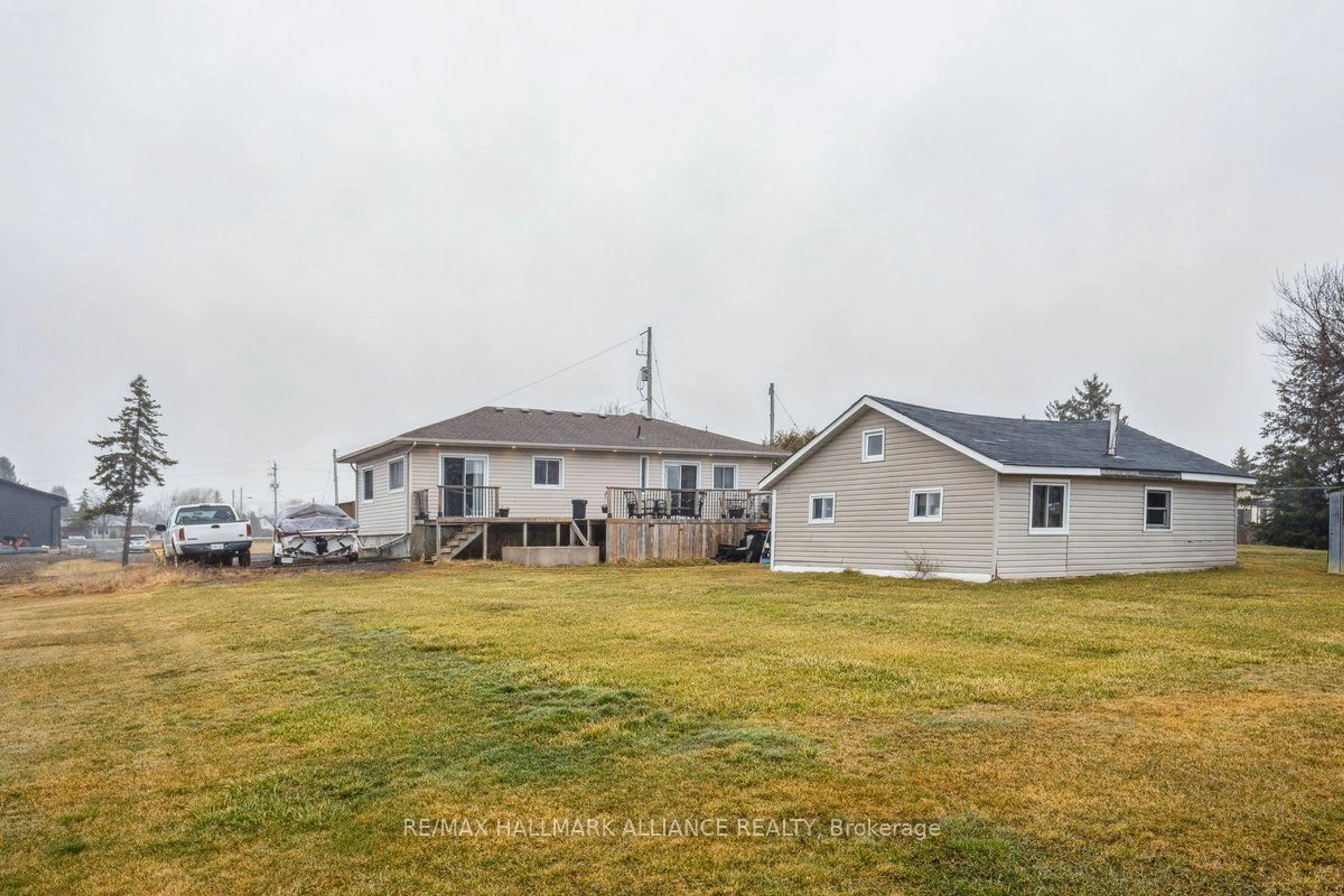 Frontside or backside of a home for 9382 Sliver St, West Lincoln Ontario L0R 1E0