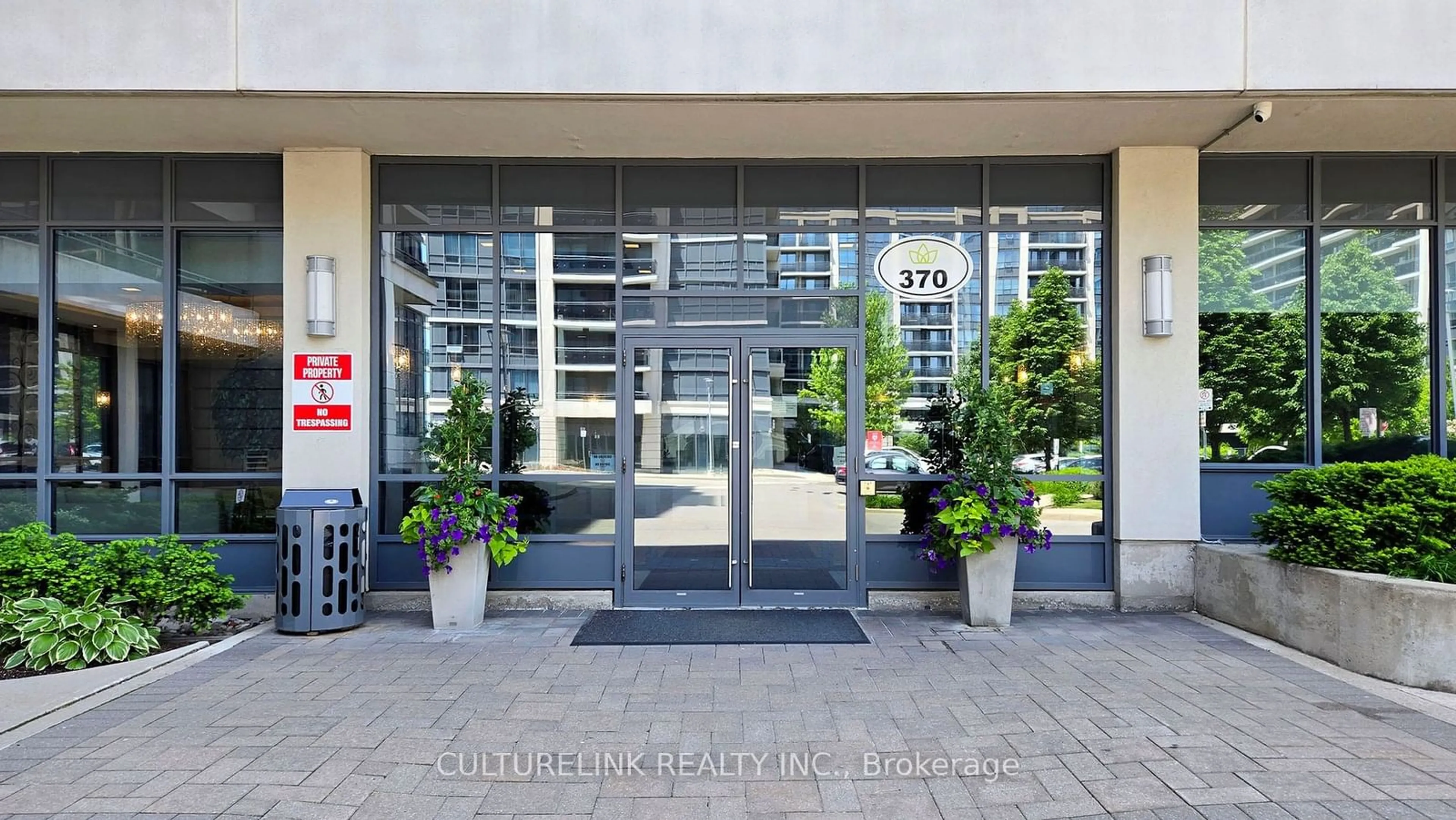 Indoor foyer for 370 Highway 7 #307, Richmond Hill Ontario L4B 0C4