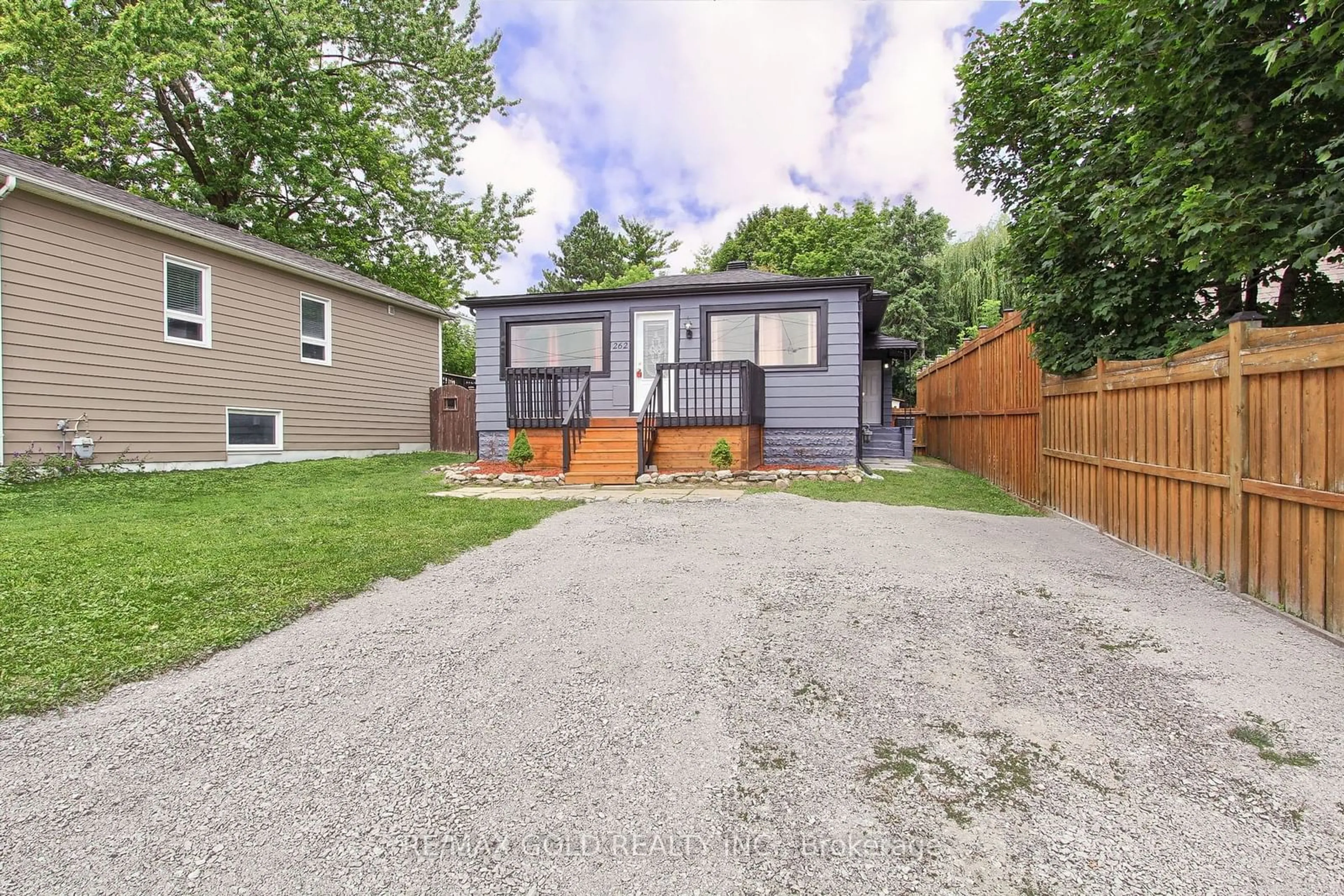 Frontside or backside of a home for 262 Terrace Dr, Georgina Ontario L4P 2Y8