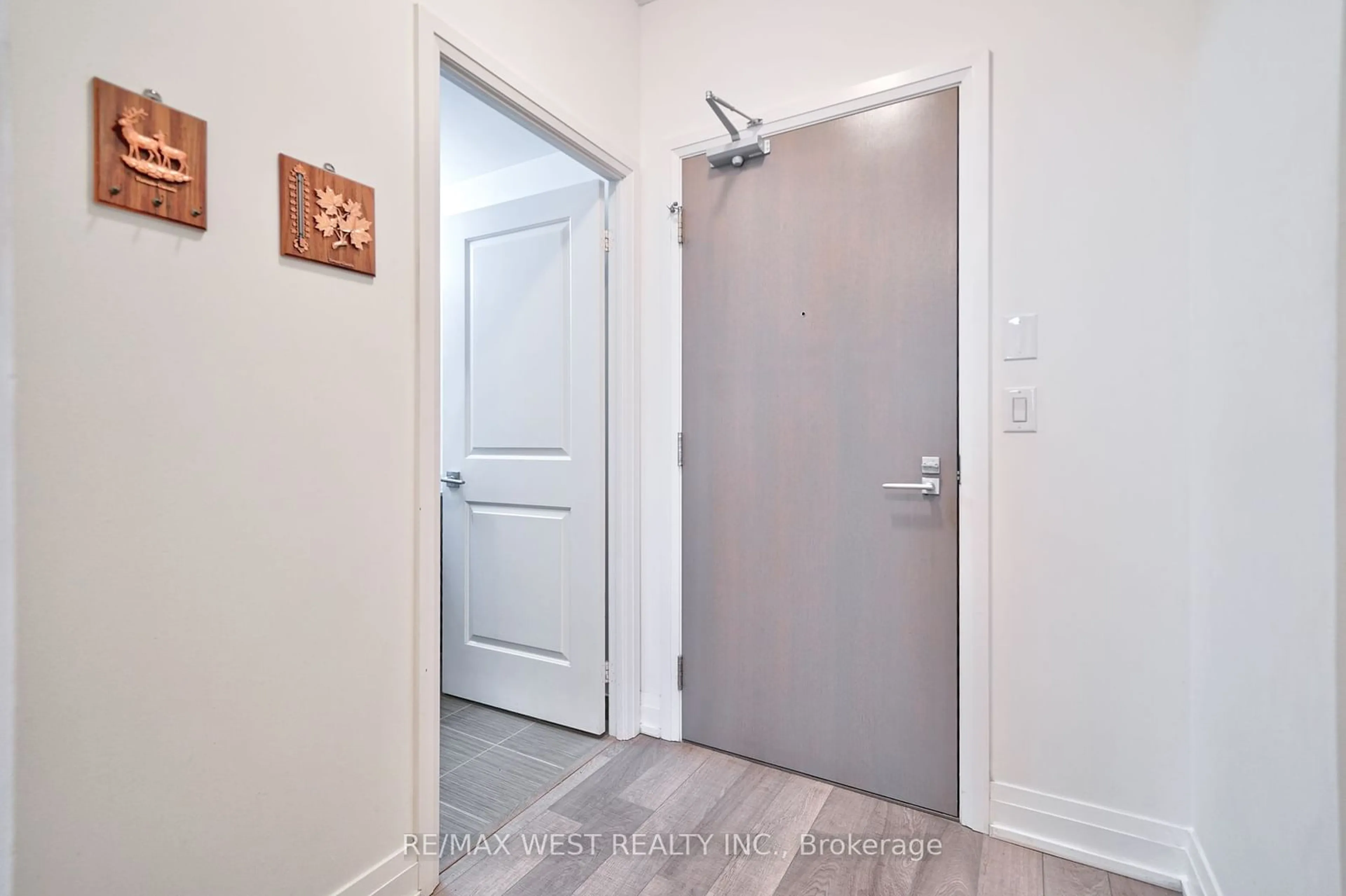 Indoor entryway for 7167 YONGE St #407, Markham Ontario L3T 0C1