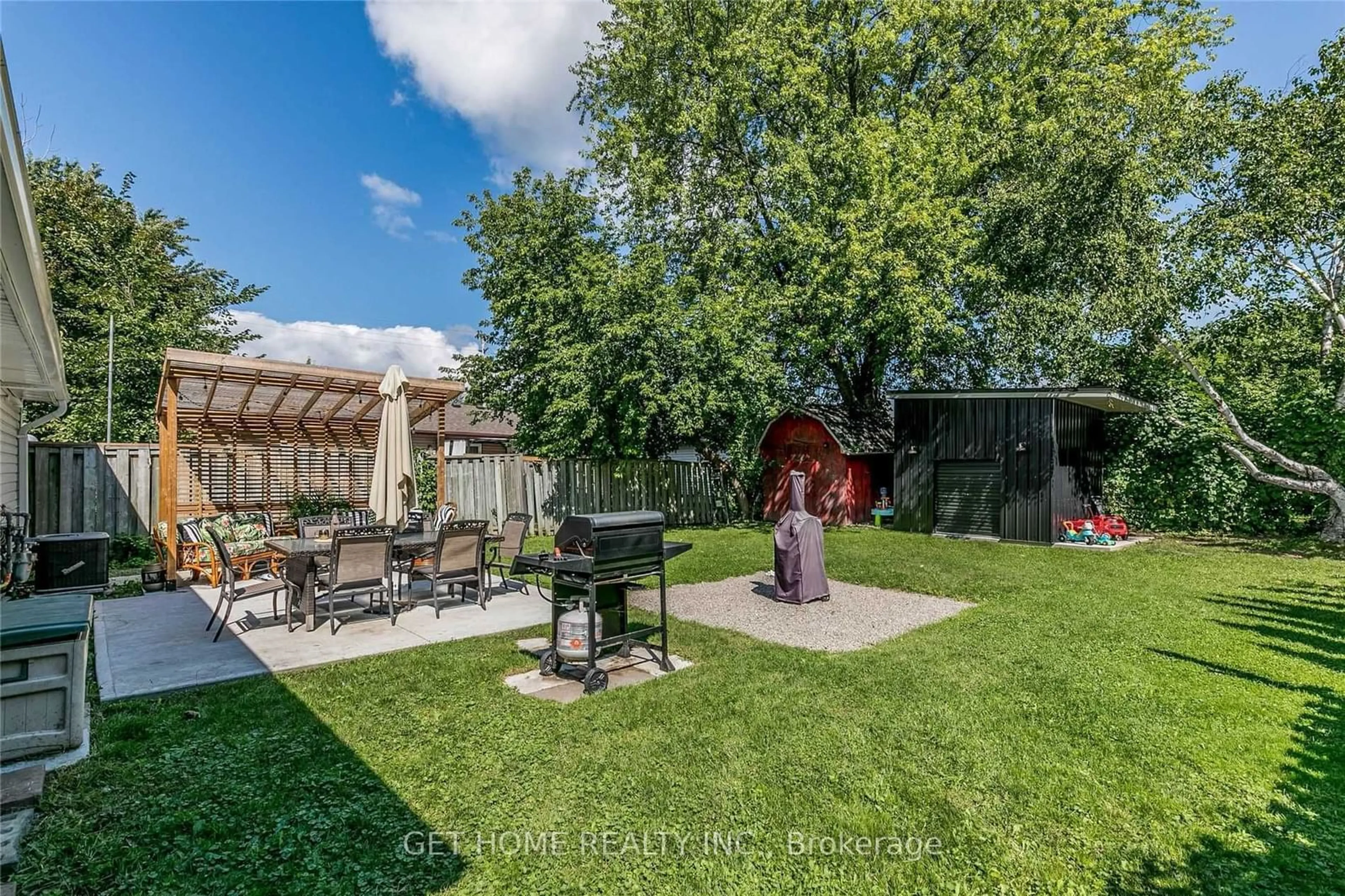 Patio for 375 The Queensway Way, Georgina Ontario L4P 2C4