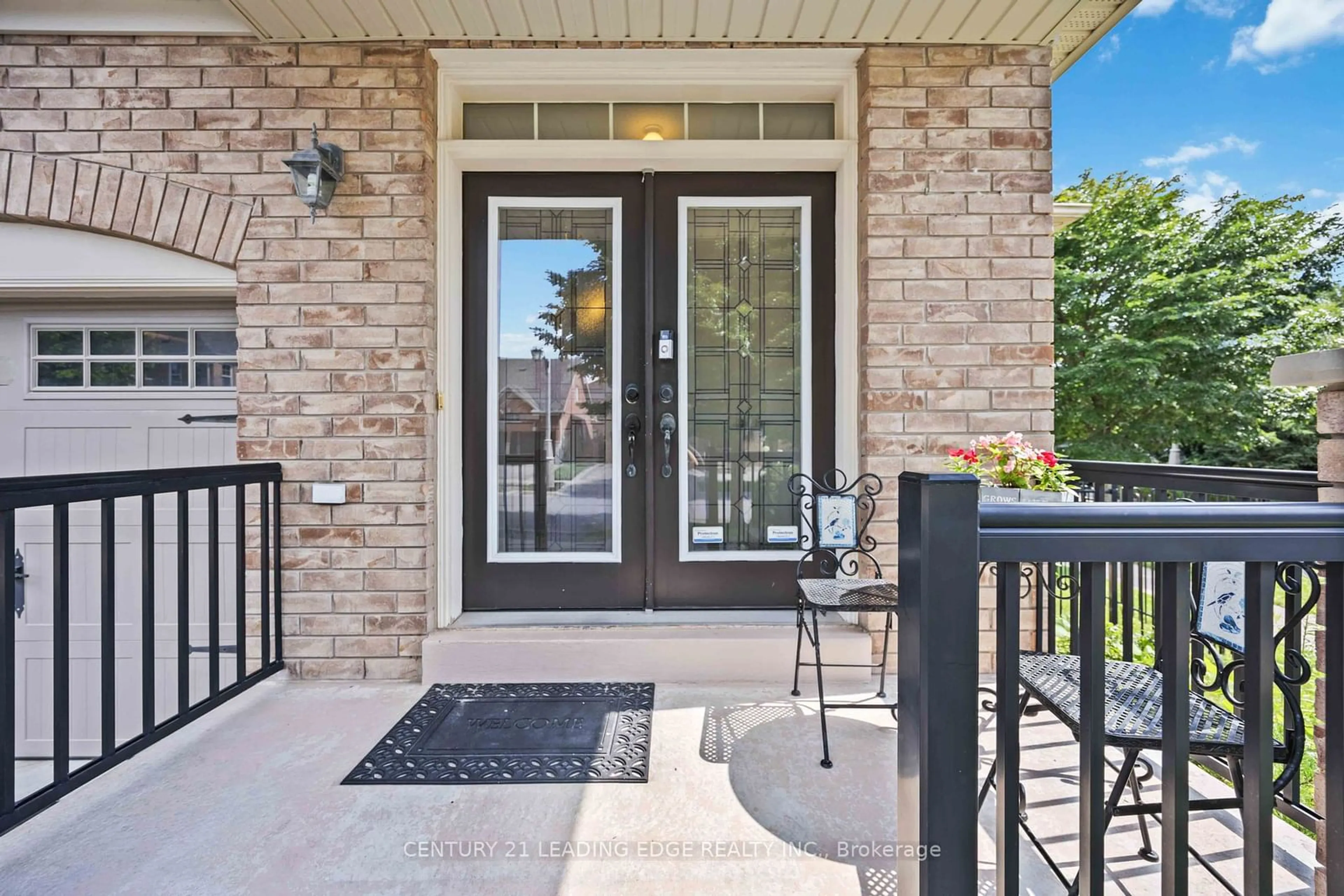 Indoor entryway for 185 Sandale Rd, Whitchurch-Stouffville Ontario L4A 0Y4