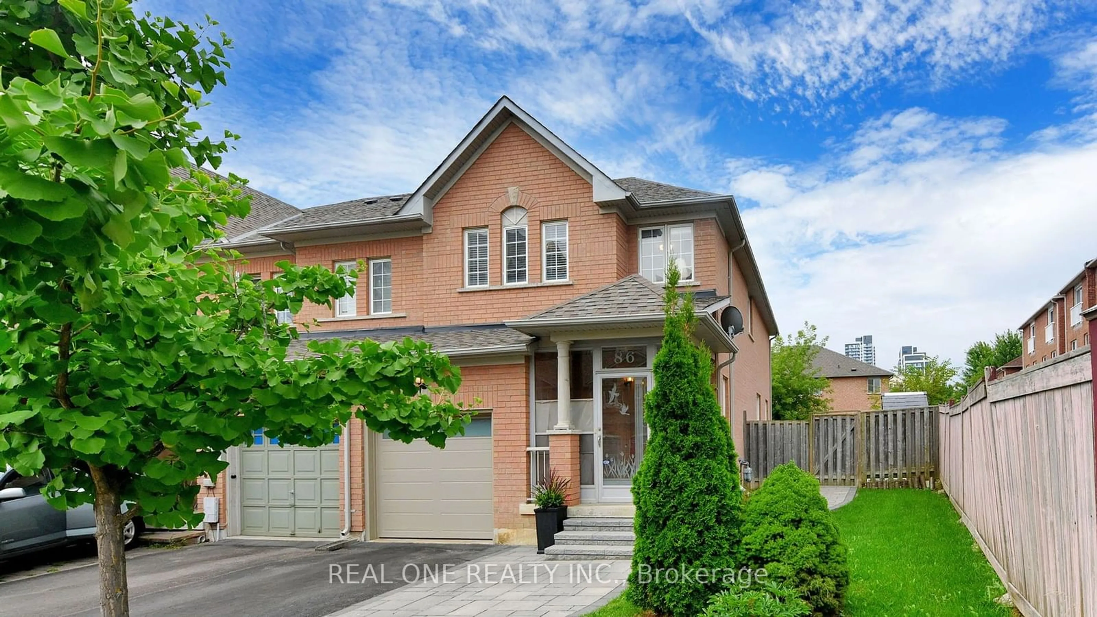 A pic from exterior of the house or condo for 86 Revelstoke Cres, Richmond Hill Ontario L4B 4T4