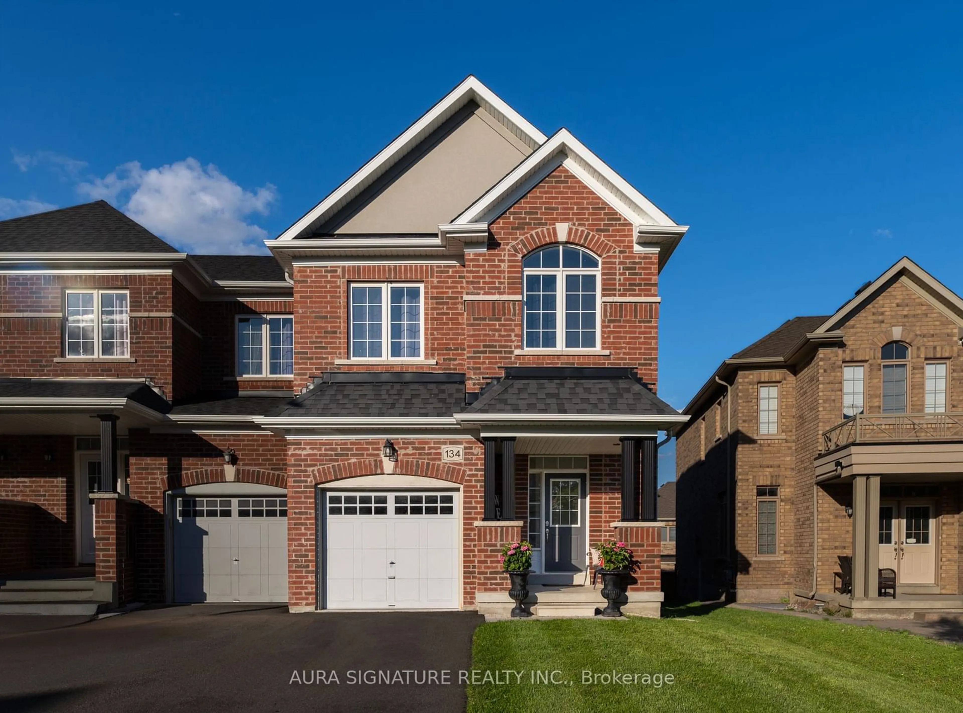 Home with brick exterior material for 134 Fortis Cres, Bradford West Gwillimbury Ontario L3Z 0W3
