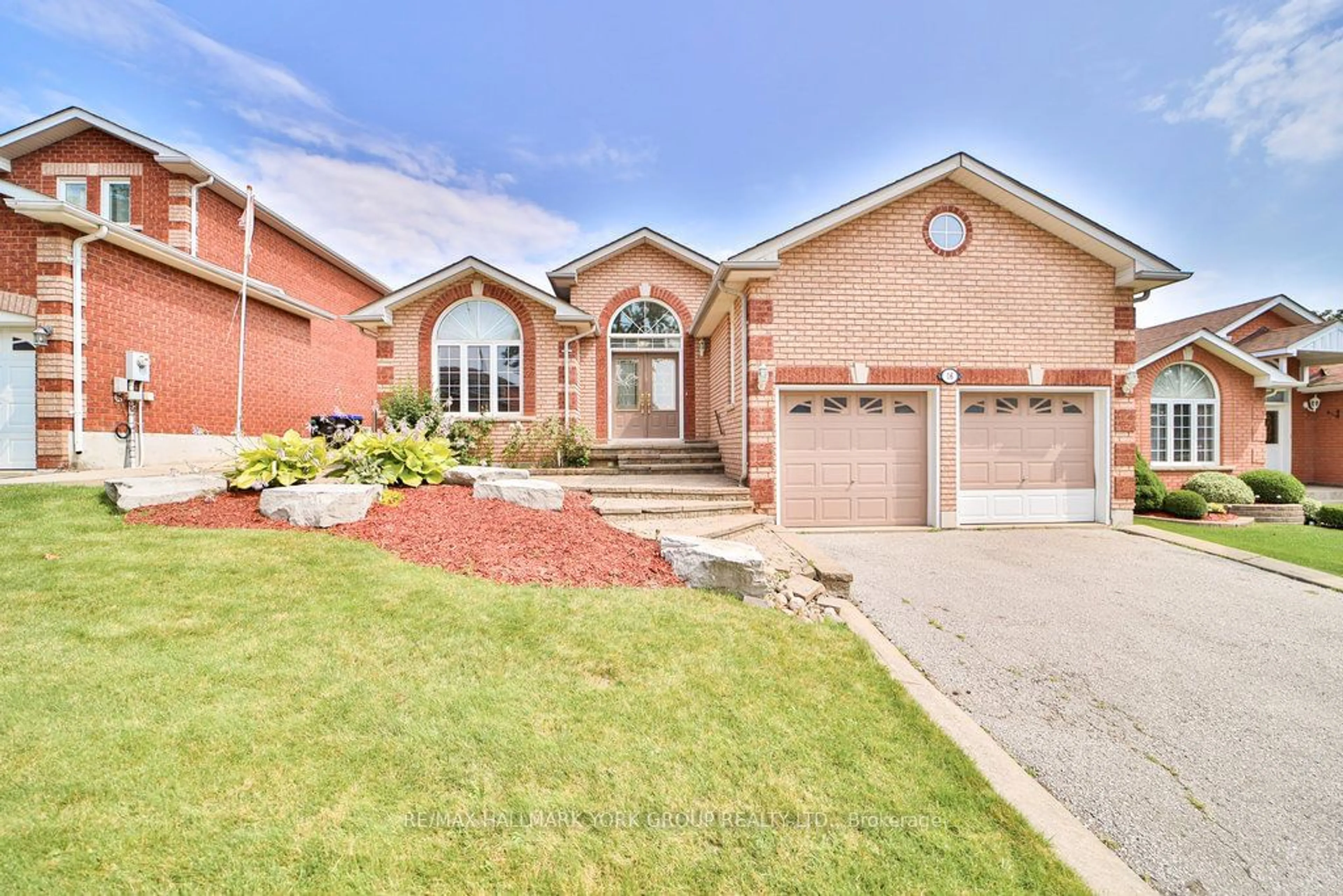 Frontside or backside of a home for 16 Noble Dr, Bradford West Gwillimbury Ontario L3Z 3A9