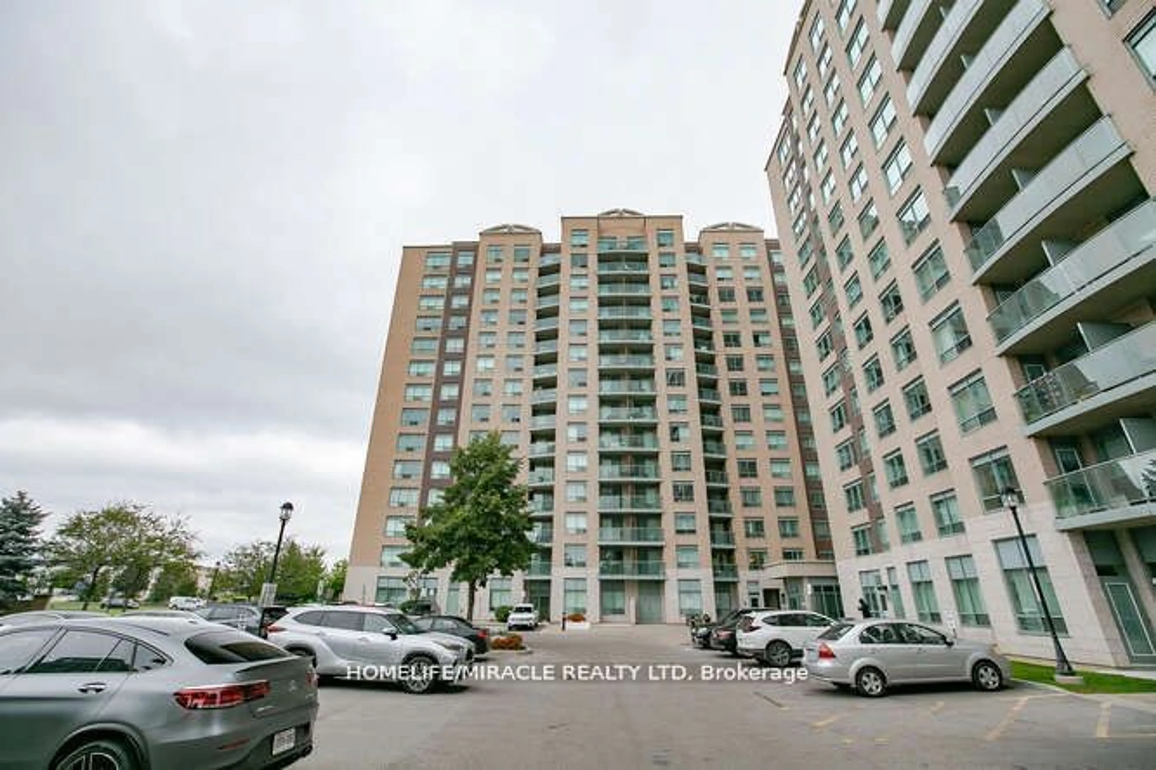 A pic from exterior of the house or condo for 11 Oneida Cres #1208, Richmond Hill Ontario L4B 0A1