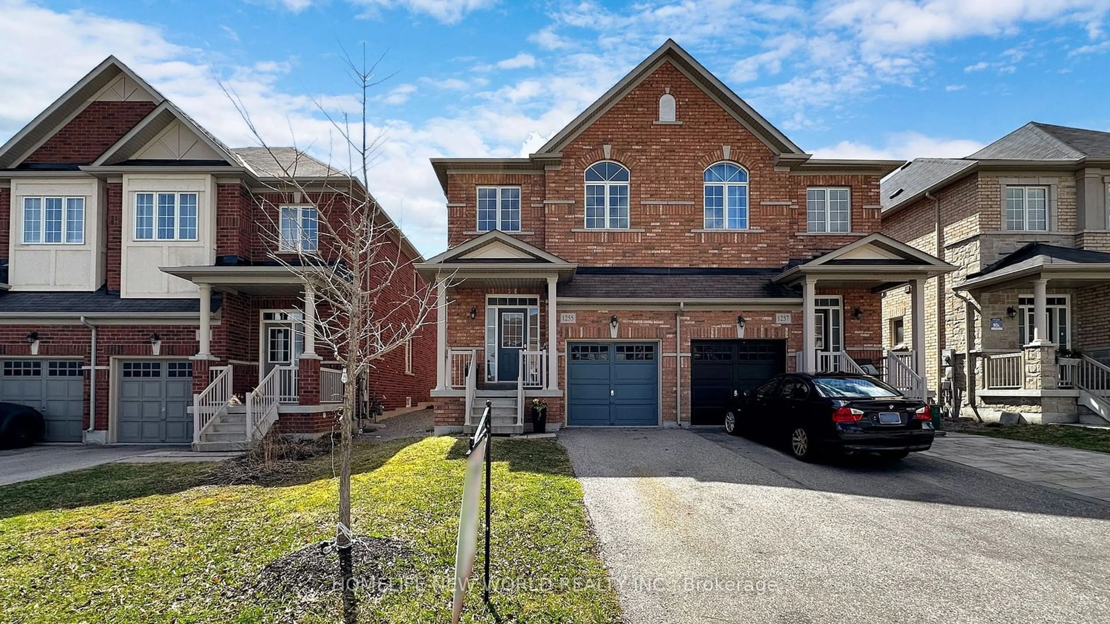 A pic from exterior of the house or condo for 1255 Blencowe Cres, Newmarket Ontario L3X 0B6