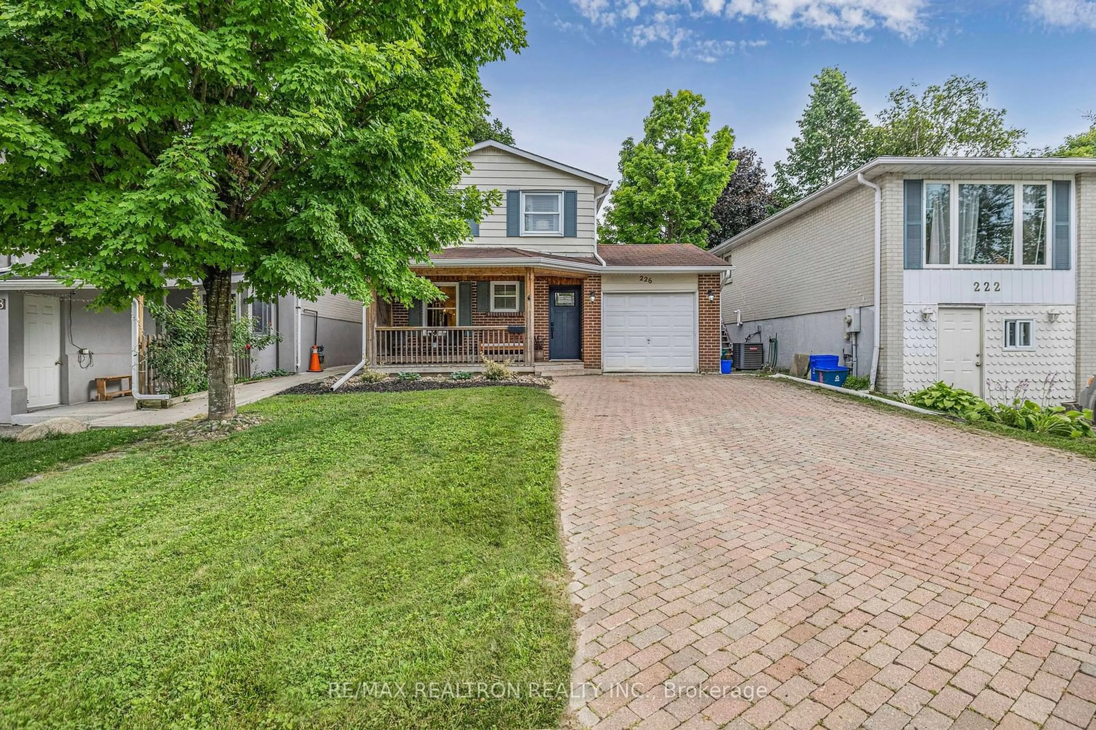 Frontside or backside of a home for 226 Hodgson Dr, Newmarket Ontario L3Y 1E2