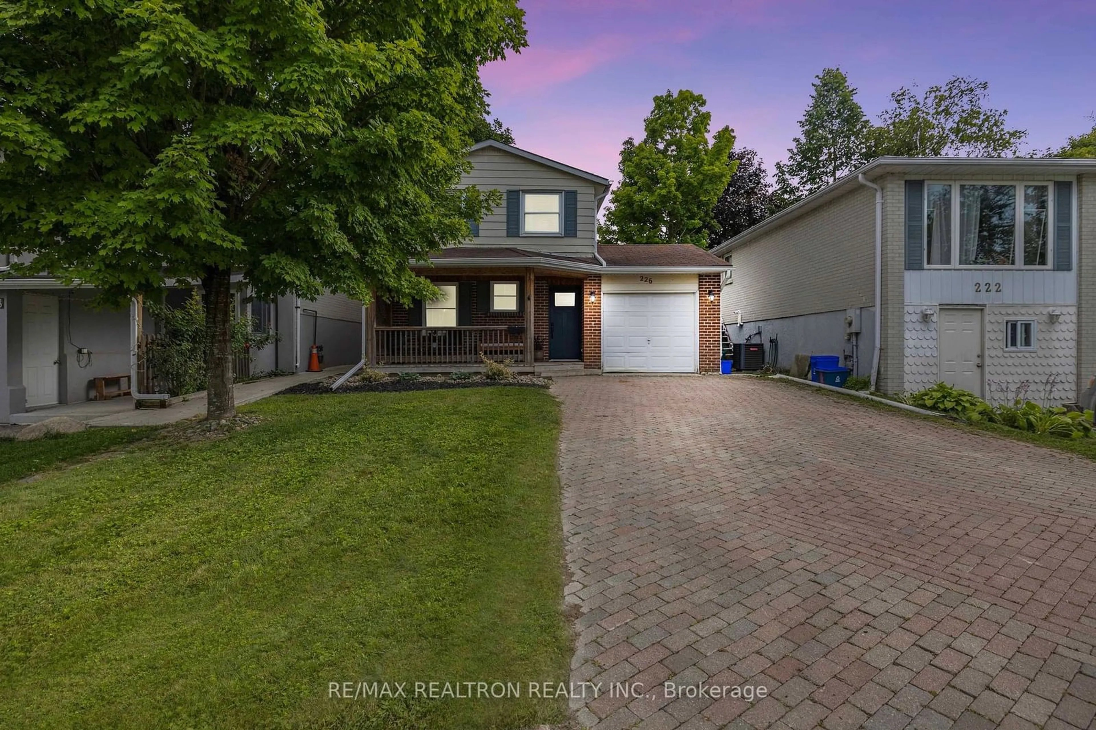 Frontside or backside of a home for 226 Hodgson Dr, Newmarket Ontario L3Y 1E2