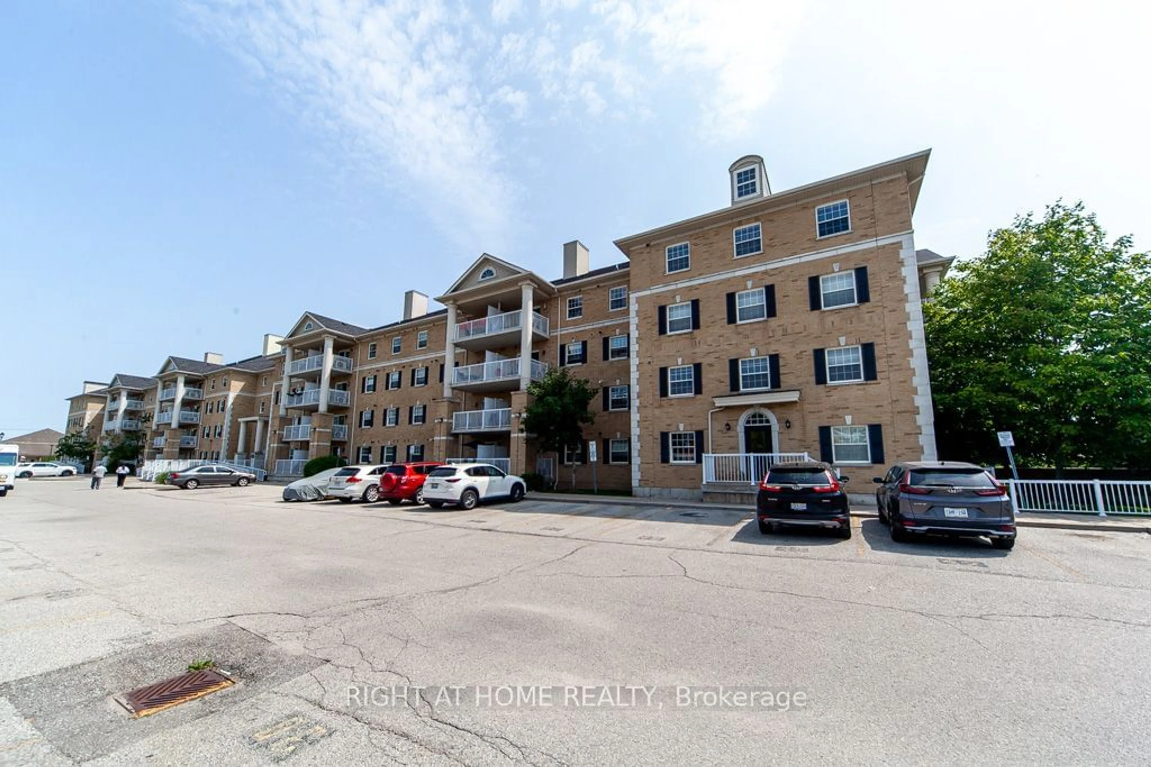 A pic from exterior of the house or condo for 7428 Markham Rd #301, Markham Ontario L3S 4V6