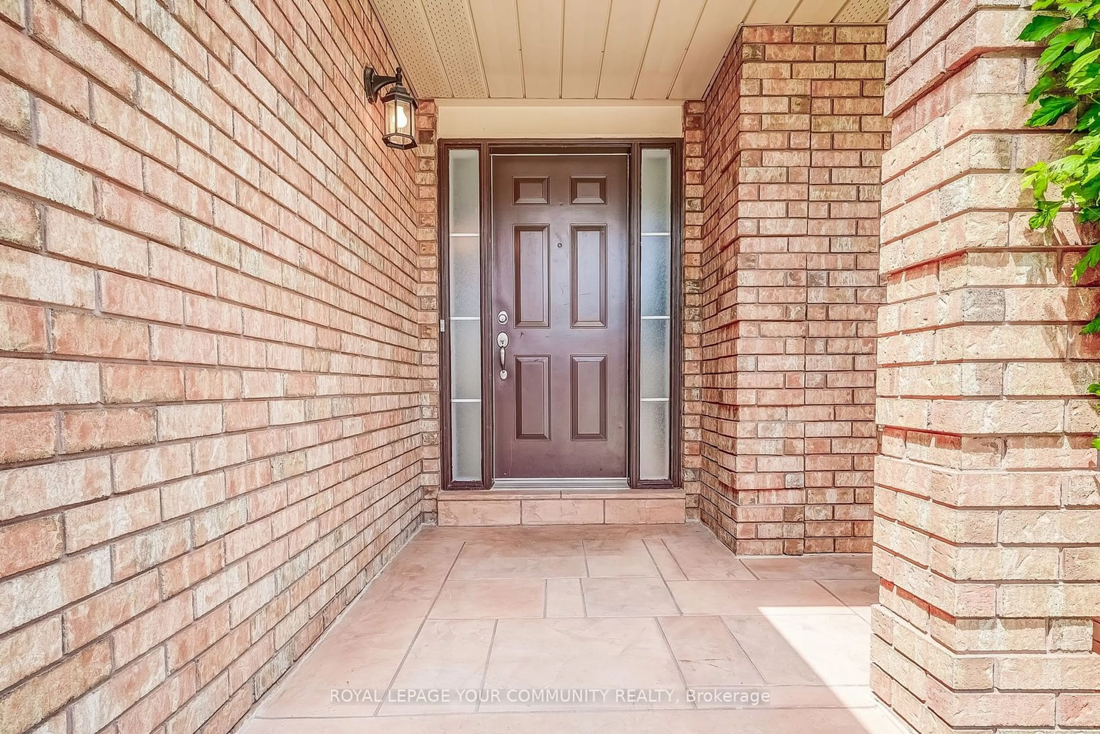 Indoor entryway for 155 Mapes Ave, Vaughan Ontario L4L 8R9
