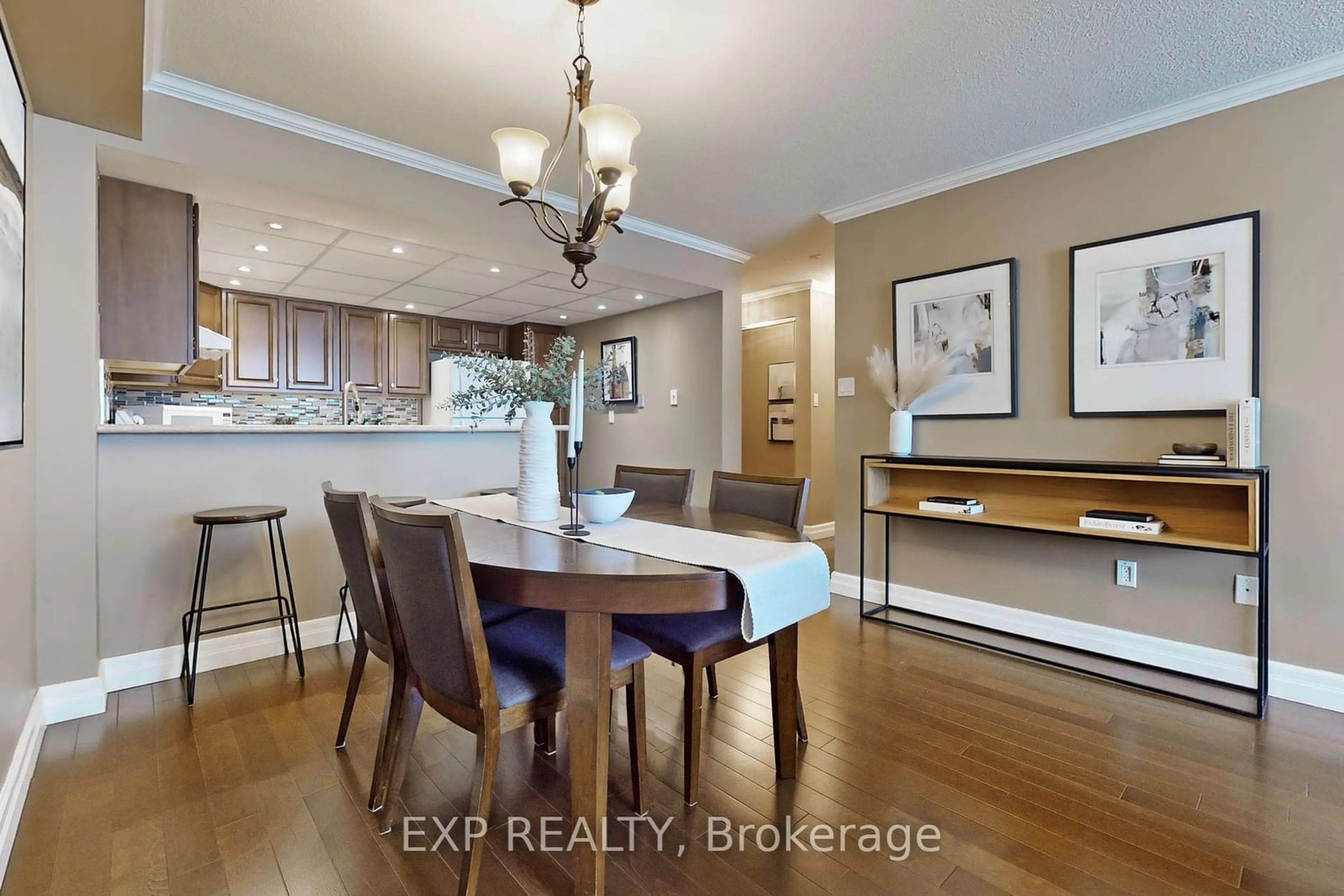 Dining room for 309 Major Mackenzie Dr #215, Richmond Hill Ontario L4C 9V5