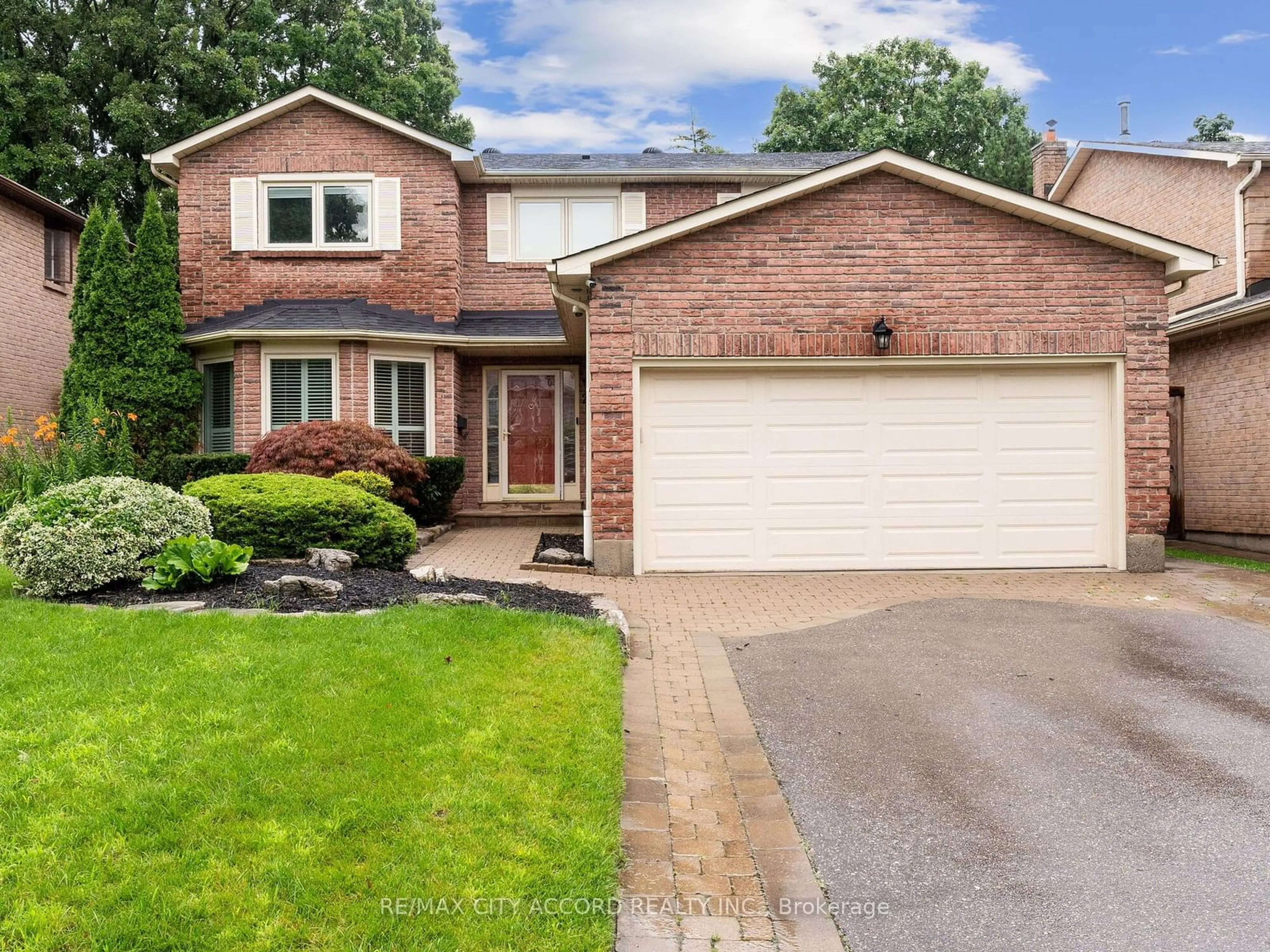 Home with brick exterior material for 28 Hastings Dr, Markham Ontario L3R 4N9