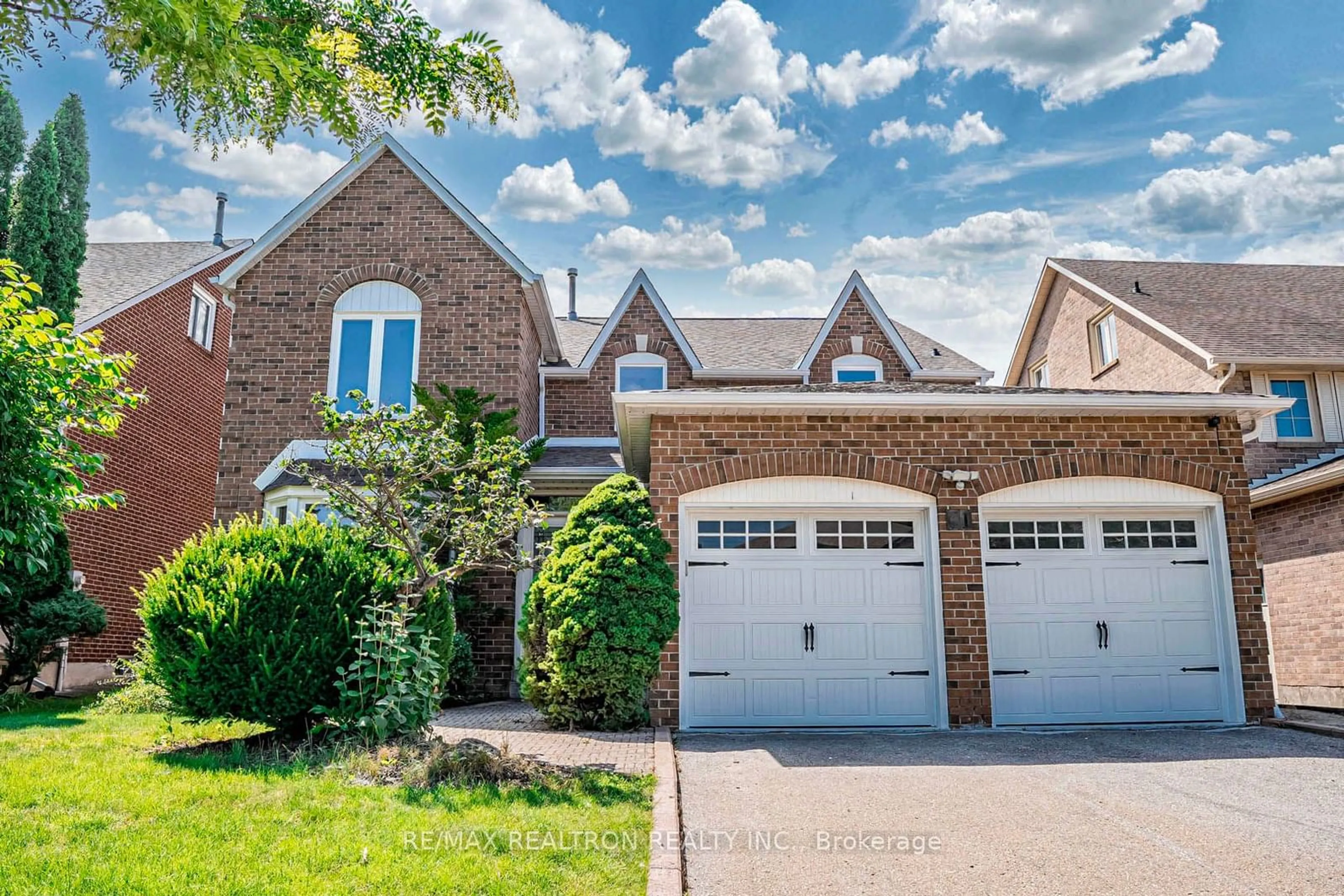 Home with brick exterior material for 31 Fairholme Dr, Markham Ontario L3R 7R8