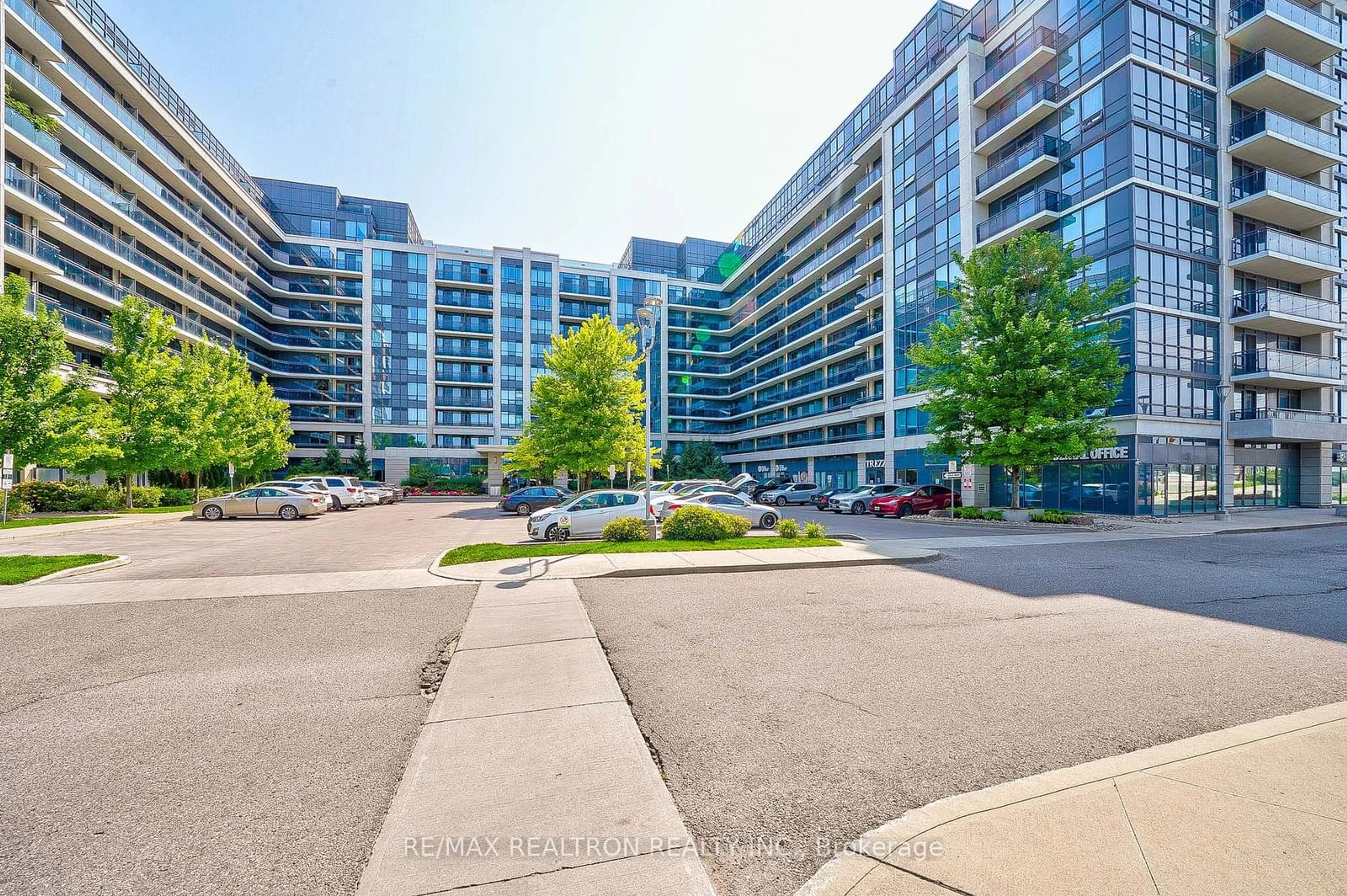 A pic from exterior of the house or condo for 372 Highway 7 #505, Richmond Hill Ontario L4B 0C6