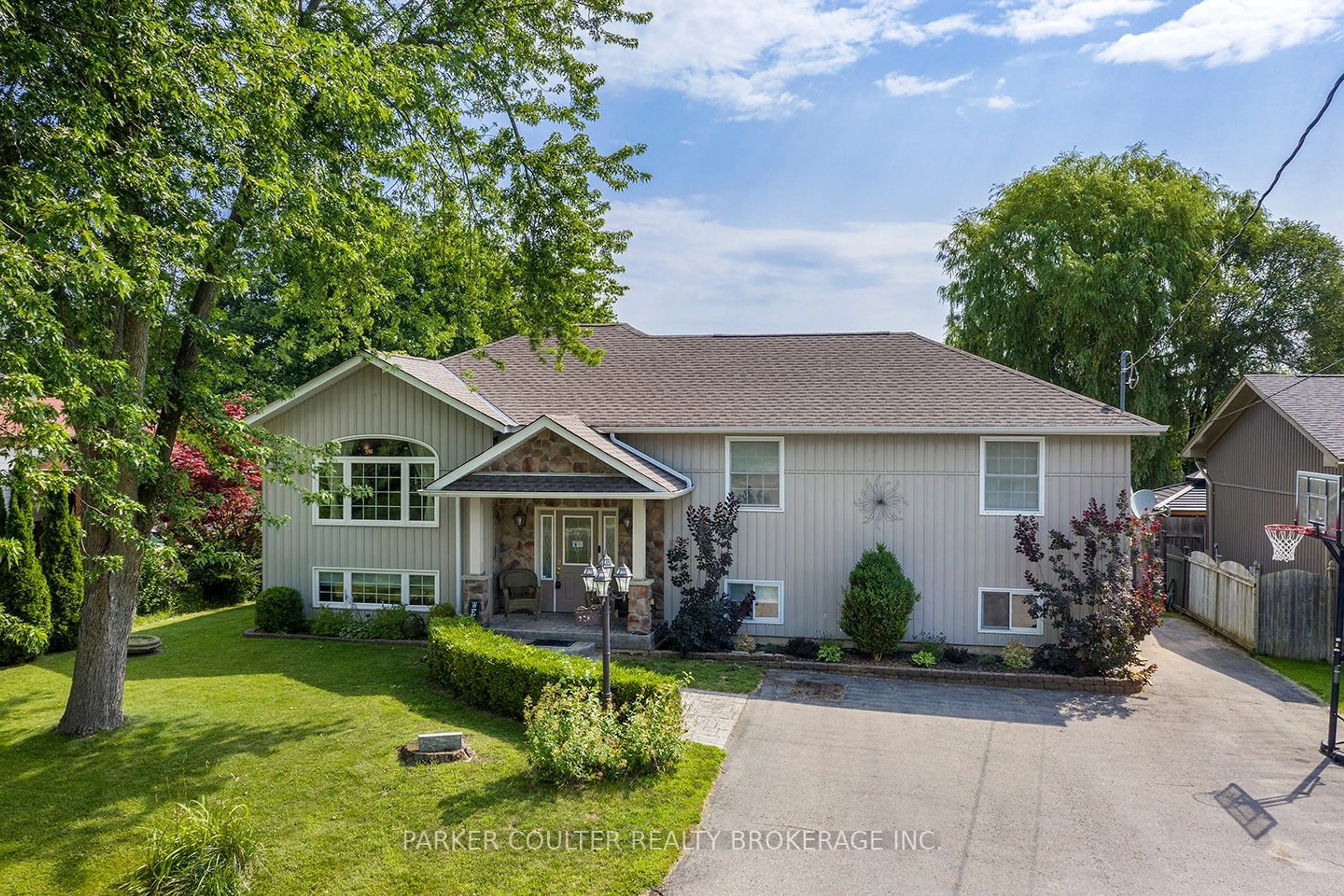 Frontside or backside of a home for 2281 Sandy Tr, Innisfil Ontario L9S 2E5