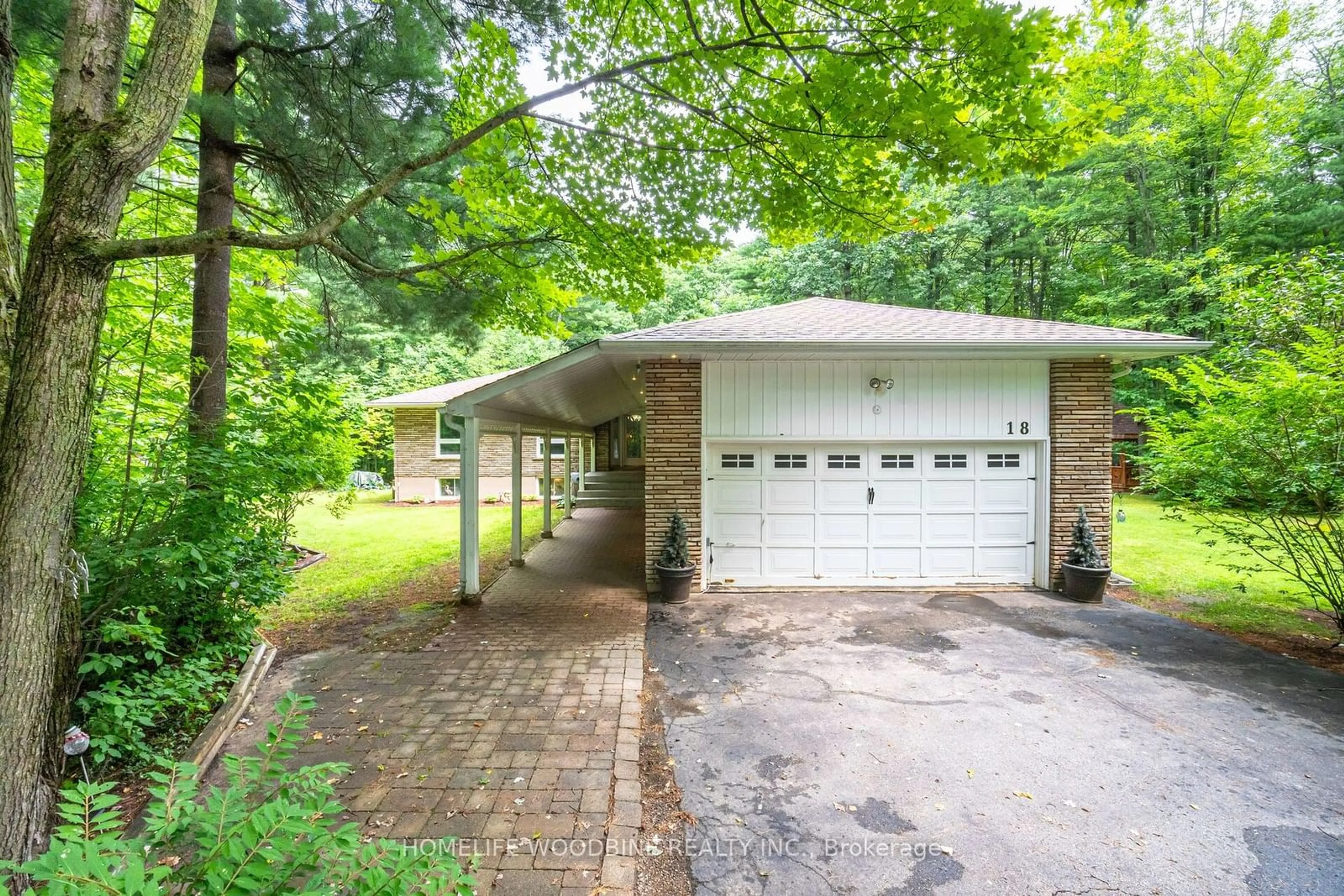 Indoor garage for 18 Woodland Heights Dr, Adjala-Tosorontio Ontario L0M 1J0