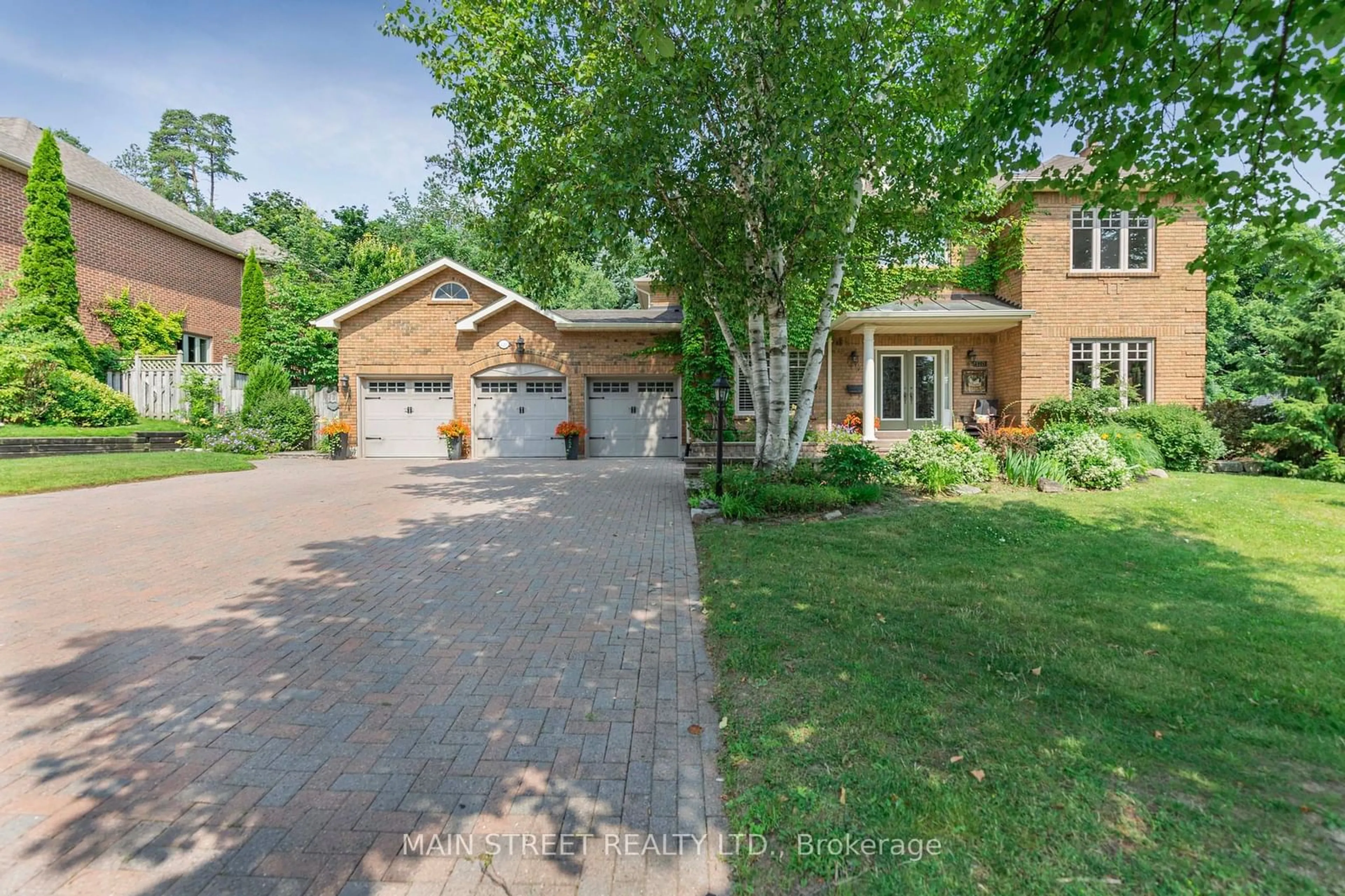 Home with brick exterior material for 120 Willow Farm Lane, Aurora Ontario L4G 6K4