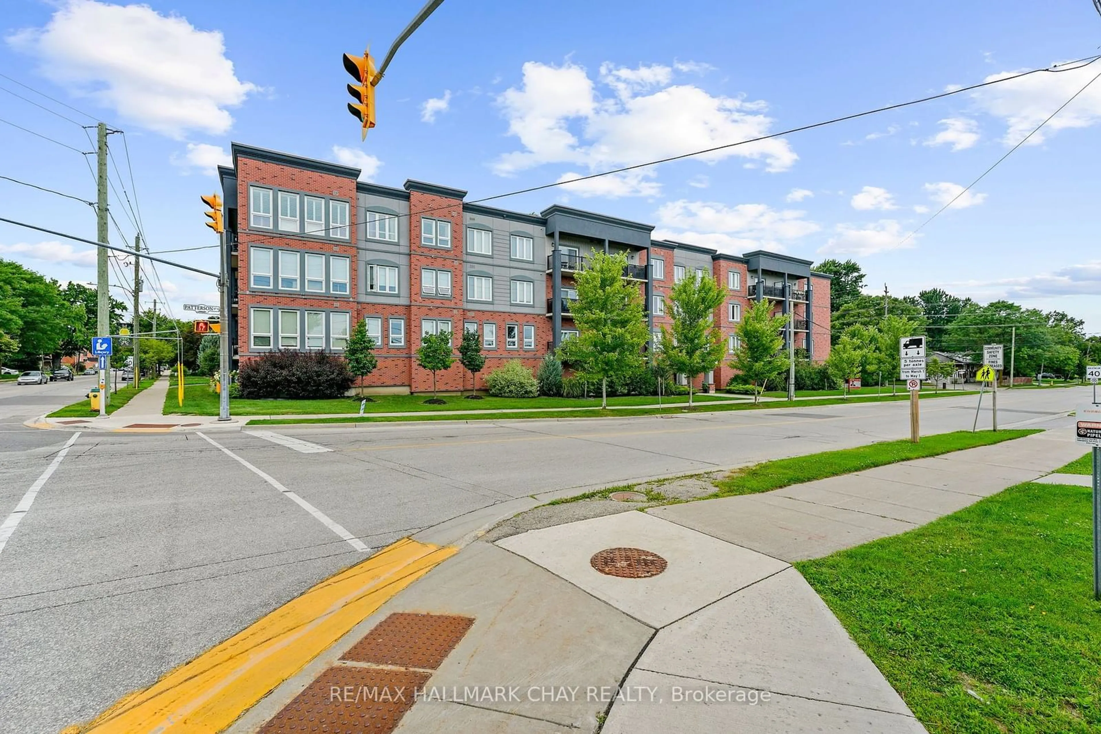 A pic from exterior of the house or condo for 43 Dale Dr #310, New Tecumseth Ontario L0G 1A0