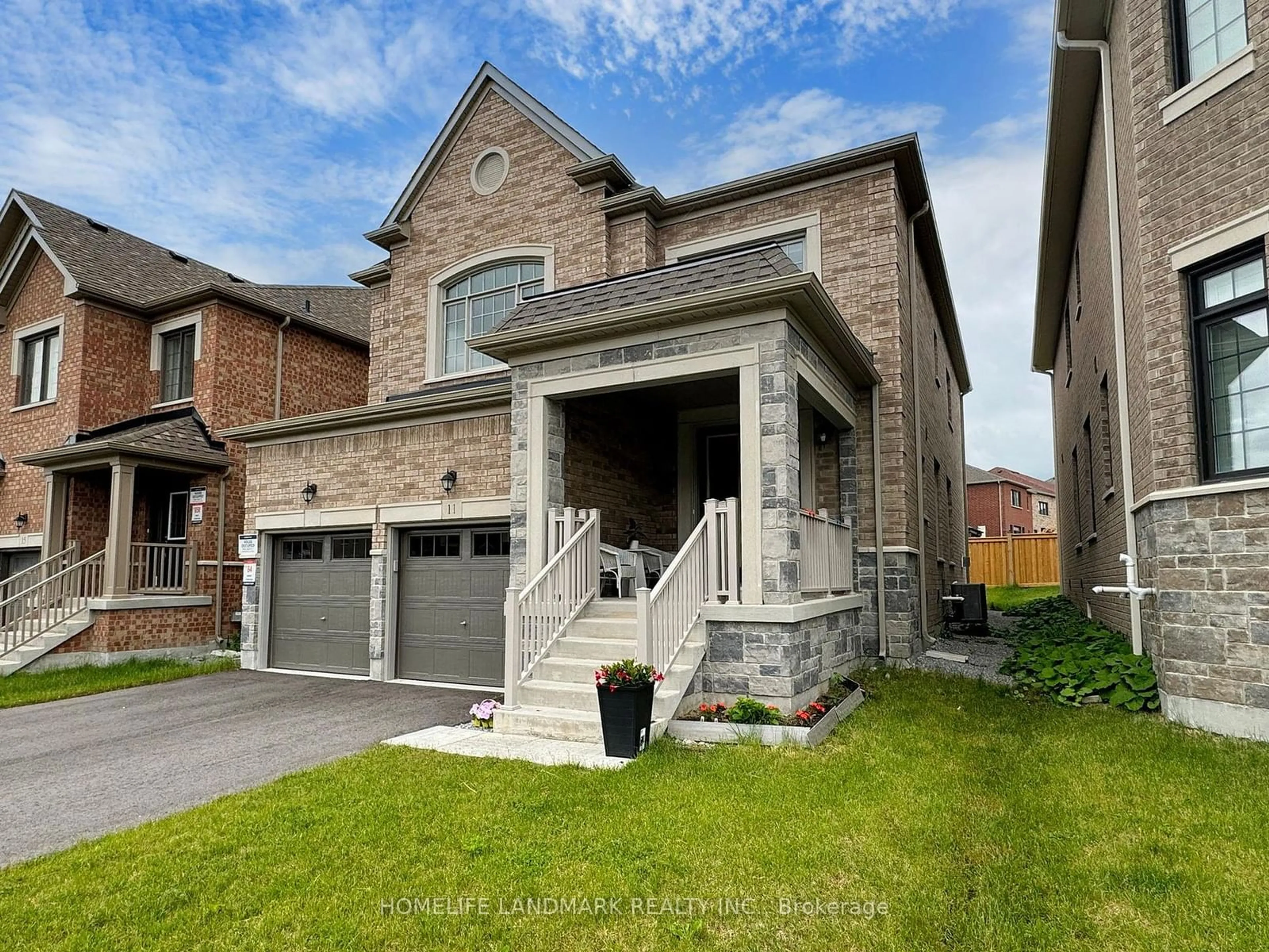 Frontside or backside of a home for 11 Tremoy Rd, East Gwillimbury Ontario L9N 0T4