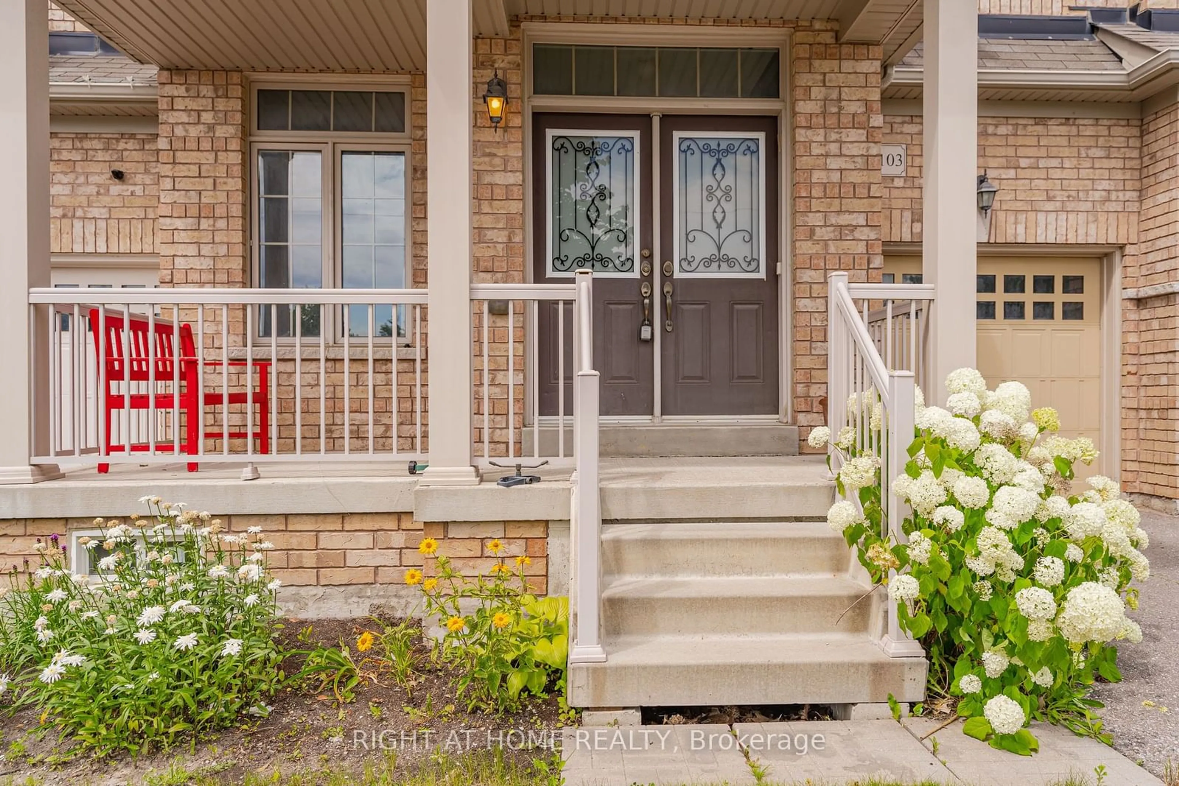 Indoor entryway for 103 Durhamview Cres, Whitchurch-Stouffville Ontario L4A 1S2