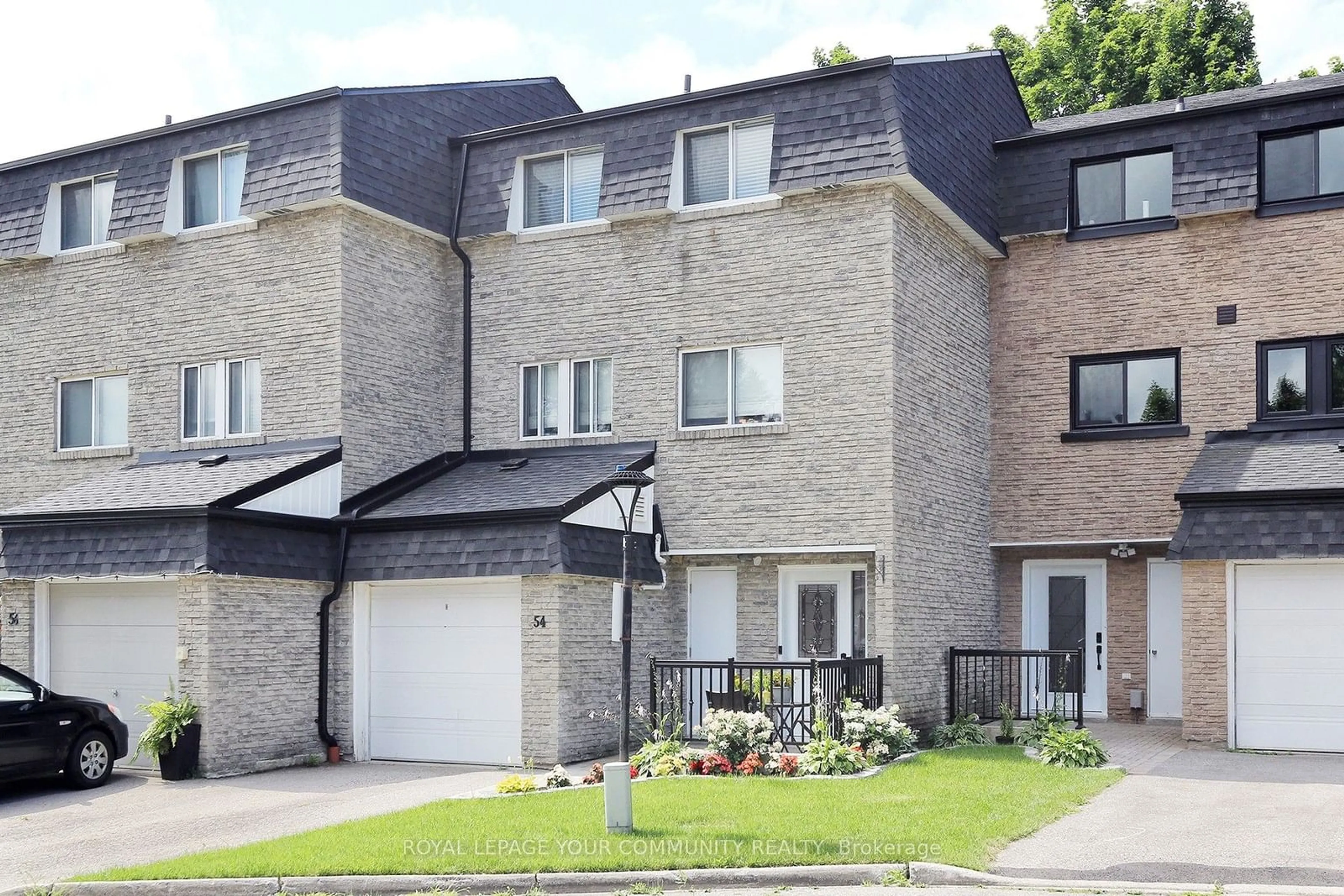 A pic from exterior of the house or condo for 54 Henderson Dr, Aurora Ontario L4G 3L2