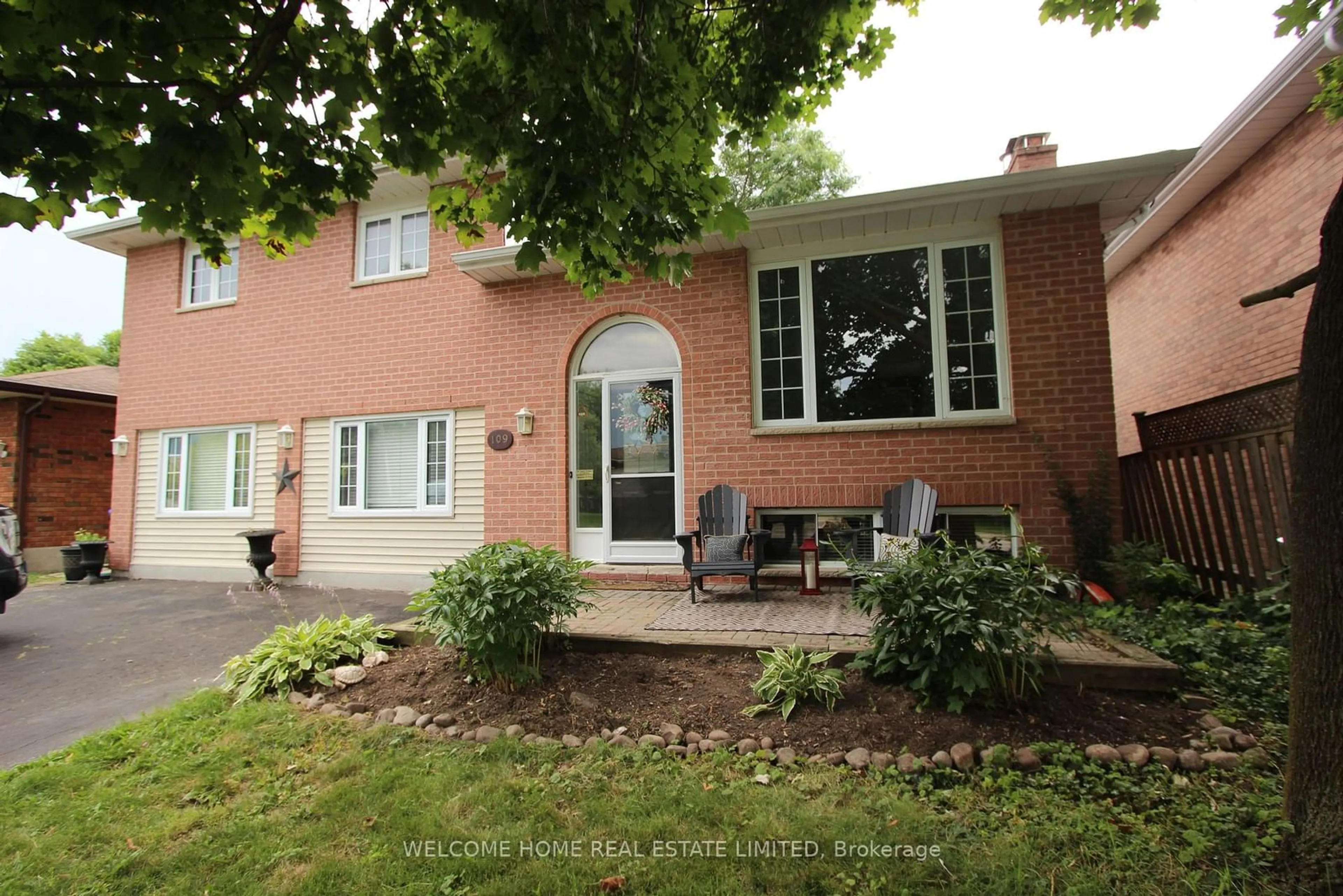 Home with brick exterior material for 109 Cunningham Dr, New Tecumseth Ontario L9R 1C6