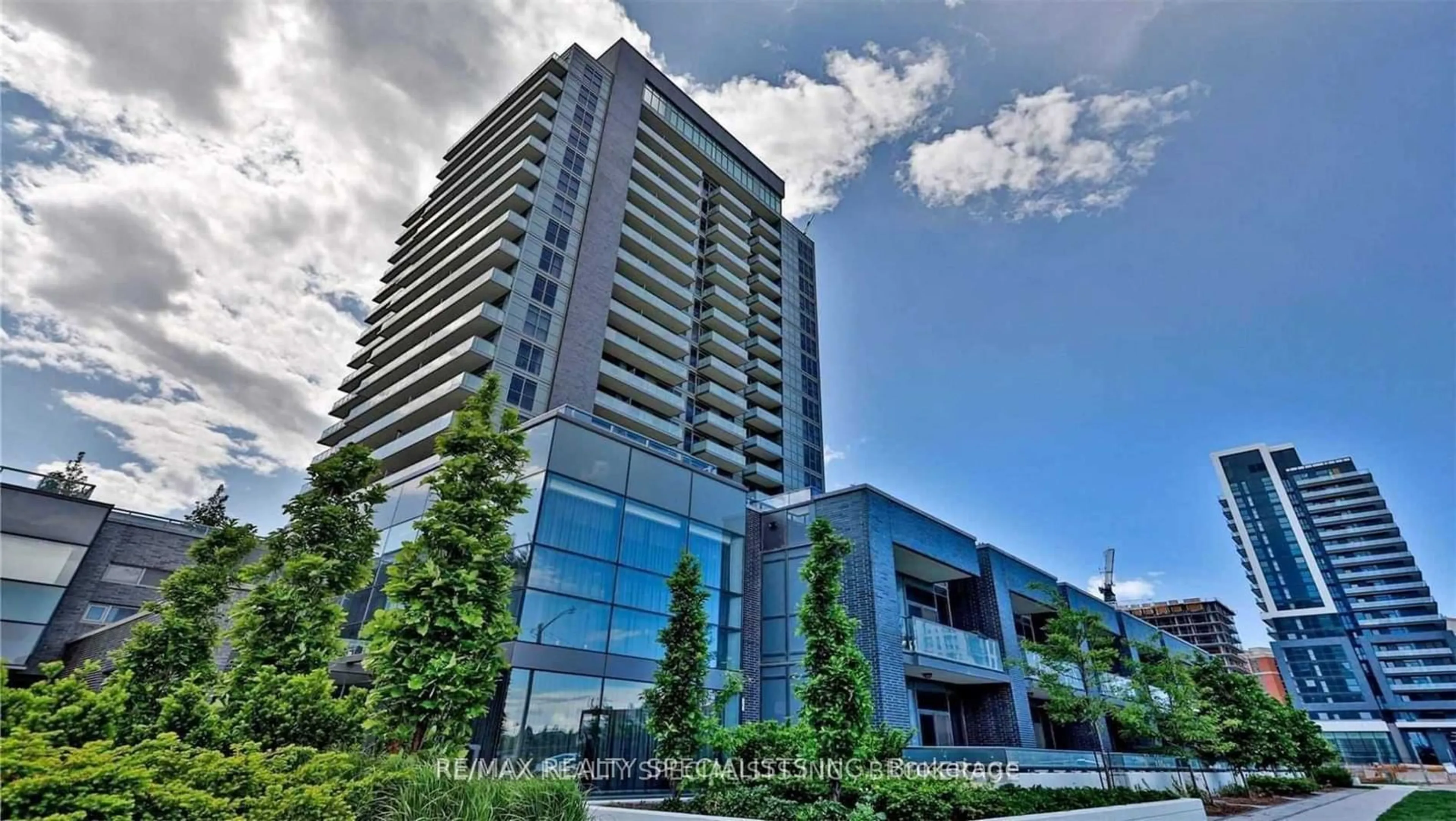 A pic from exterior of the house or condo for 65 ONEIDA Cres #611, Richmond Hill Ontario L4B 0A1