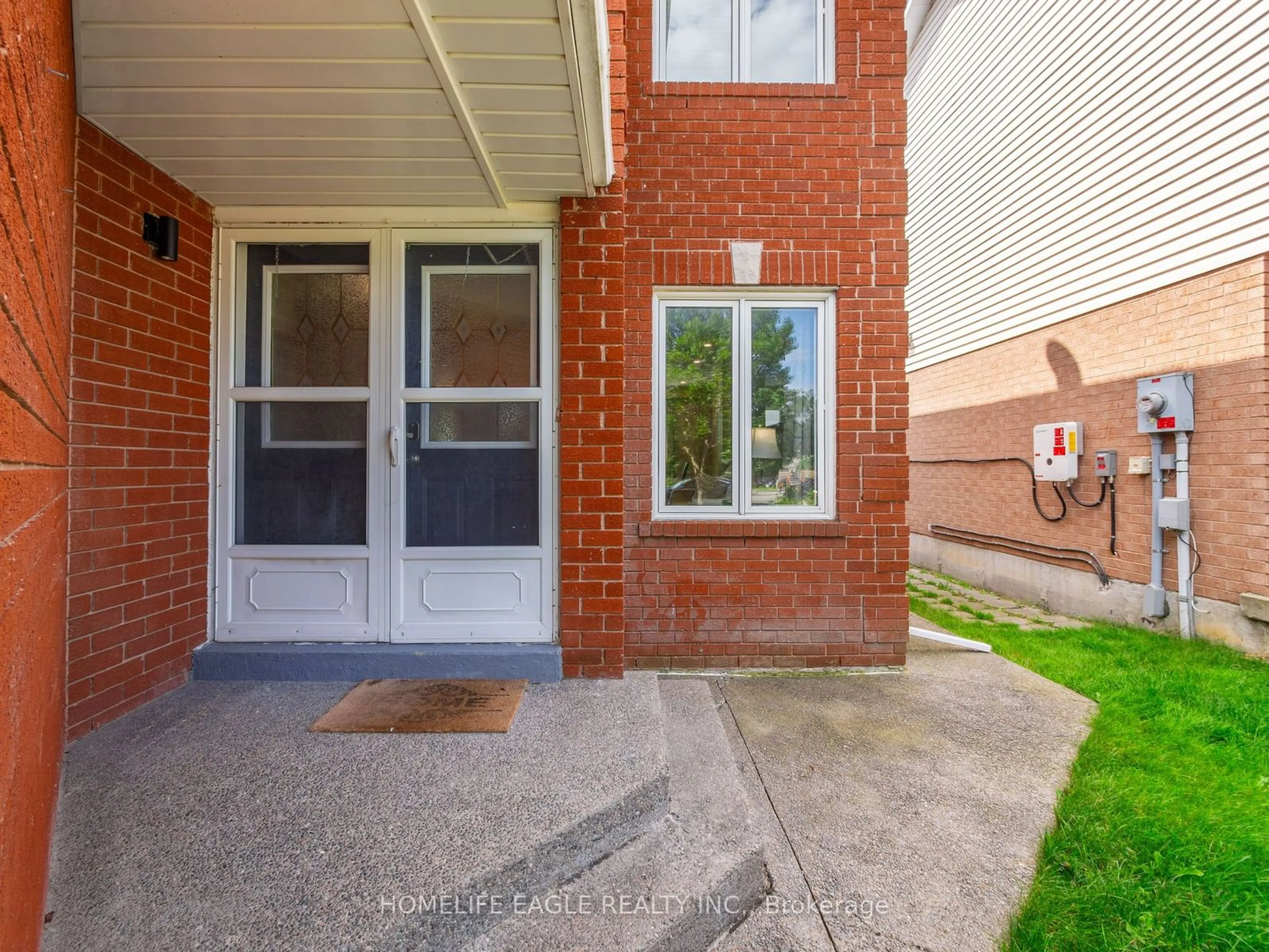 Indoor entryway for 1221 Benson St, Innisfil Ontario L9S 1Y5