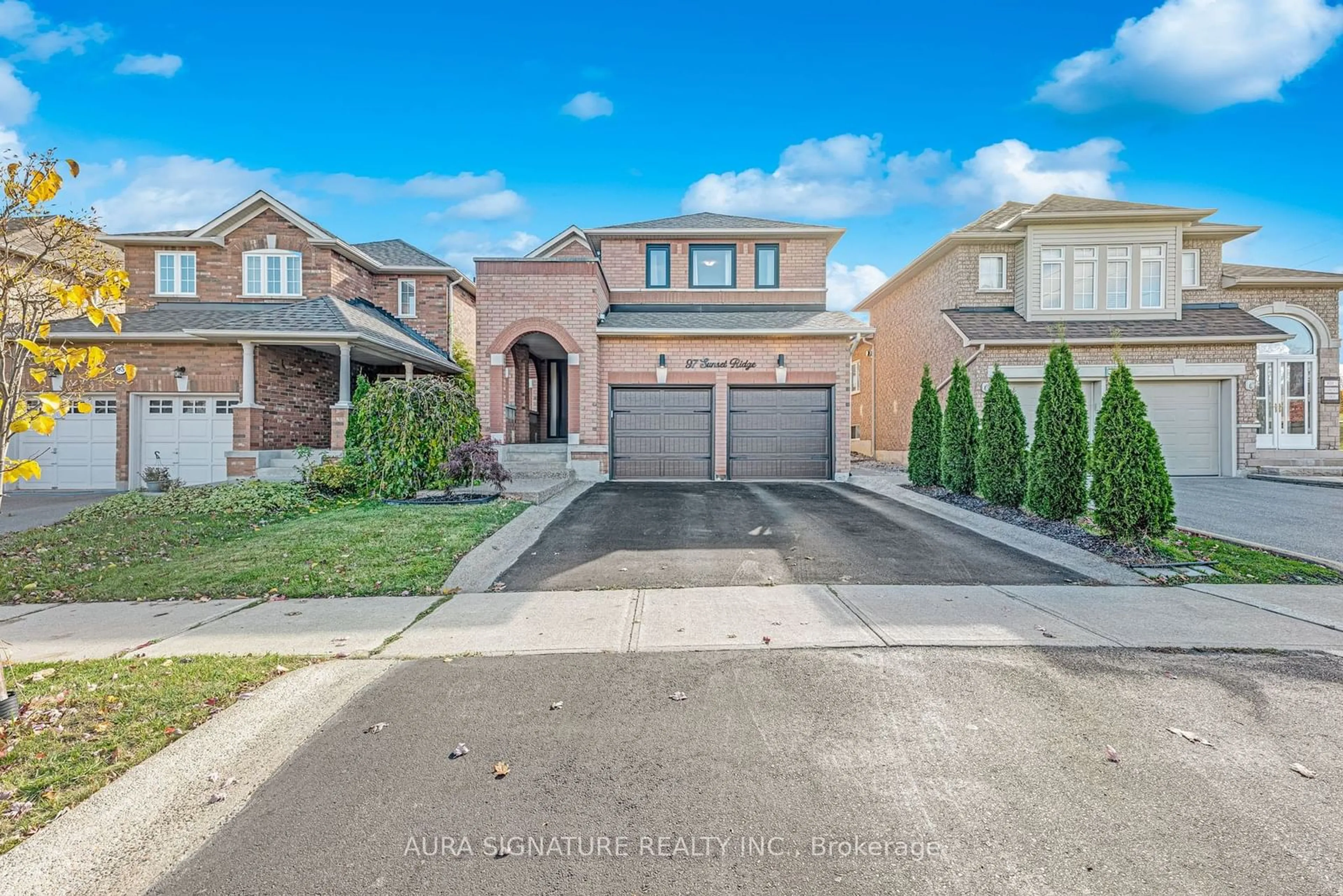 Frontside or backside of a home for 97 Sunset Ridge, Vaughan Ontario L4H 1W7