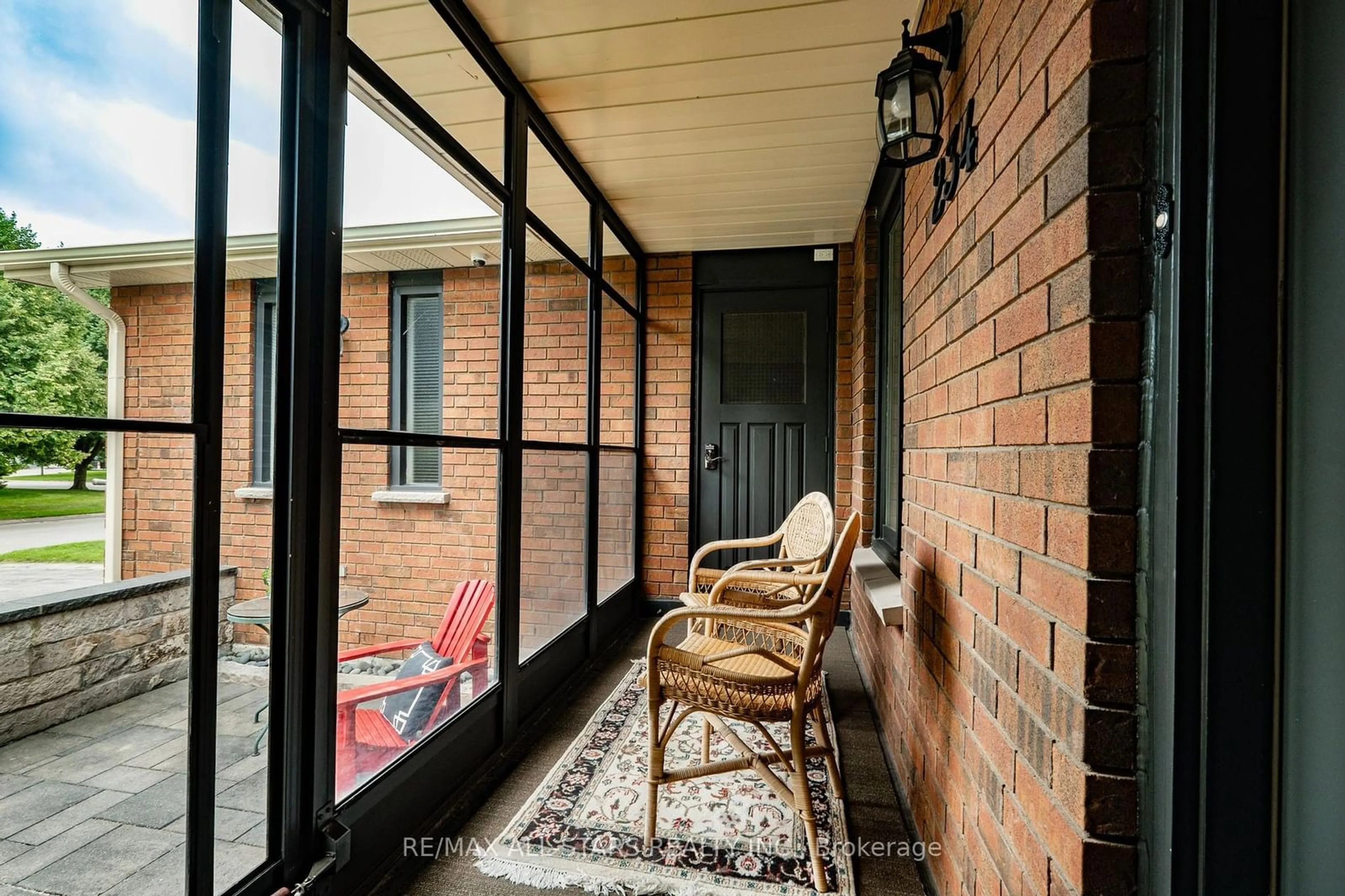 Indoor entryway for 234 Geoffrey Cres, Whitchurch-Stouffville Ontario L4A 5B6